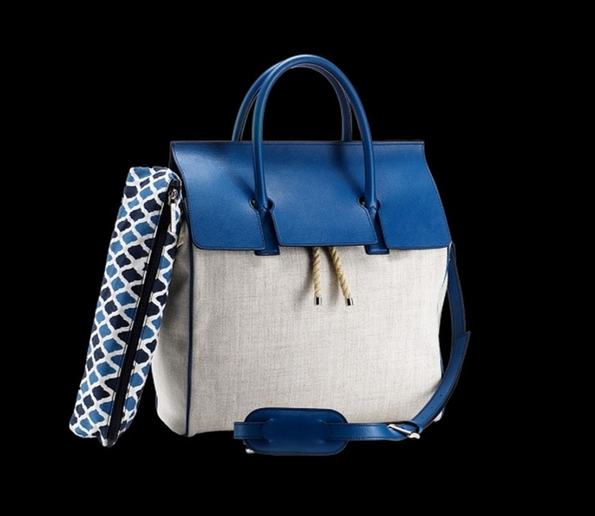 CASABLANCA TOTE CASABLANCA TOTE DEEP BLUE SEA RRP £345.00 Made from classic Saffiano leather, this