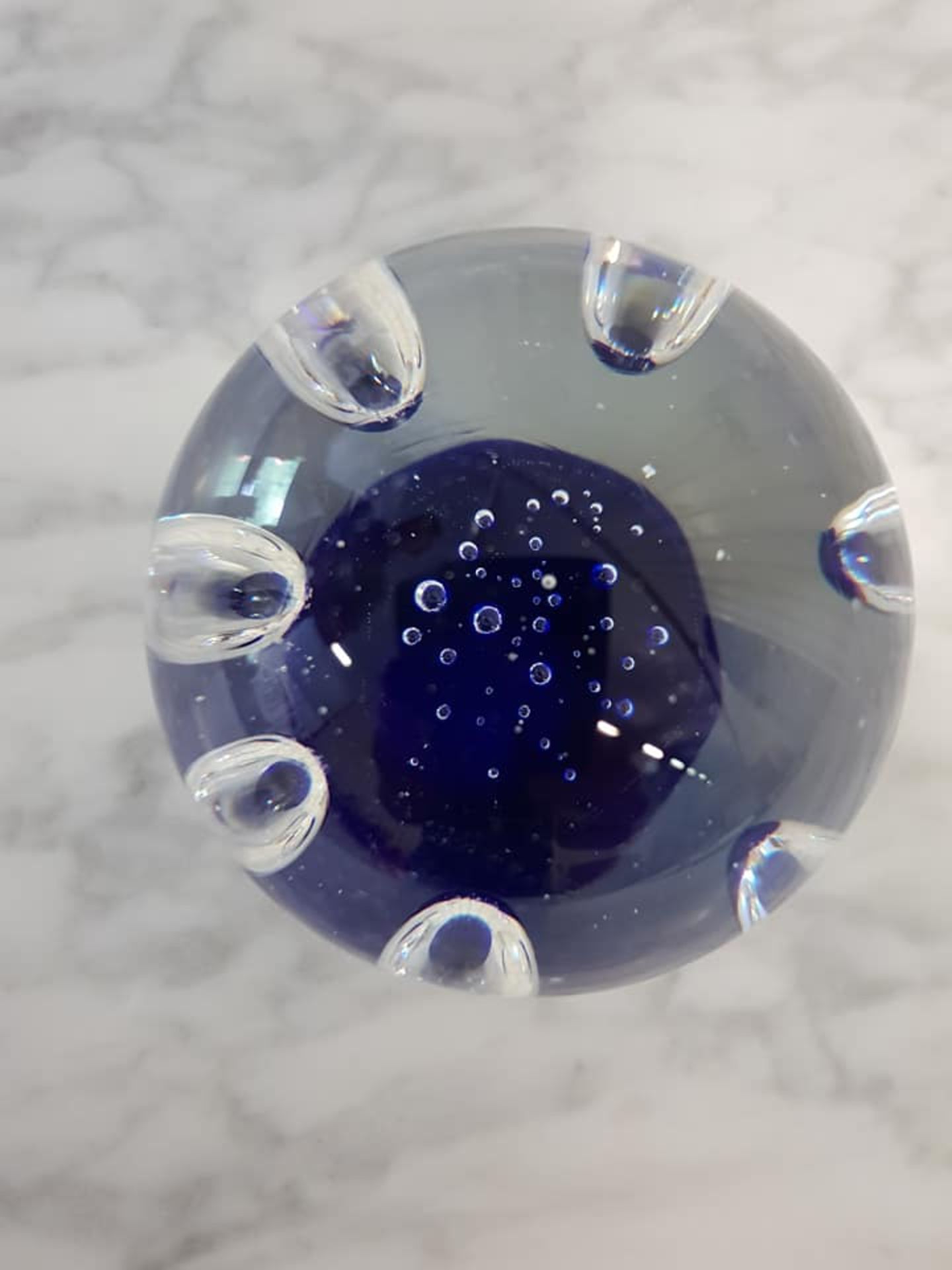 Bohemian blown art glass sphere paperweight 10cm dark navy blue middle with controlled bubbles - Image 2 of 2