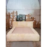 Scruffy Bed US California 183x213 Sheepskin Baaba Snow Frame 277 X 283 X 118cm (514 7/TSTOCK) RRP £