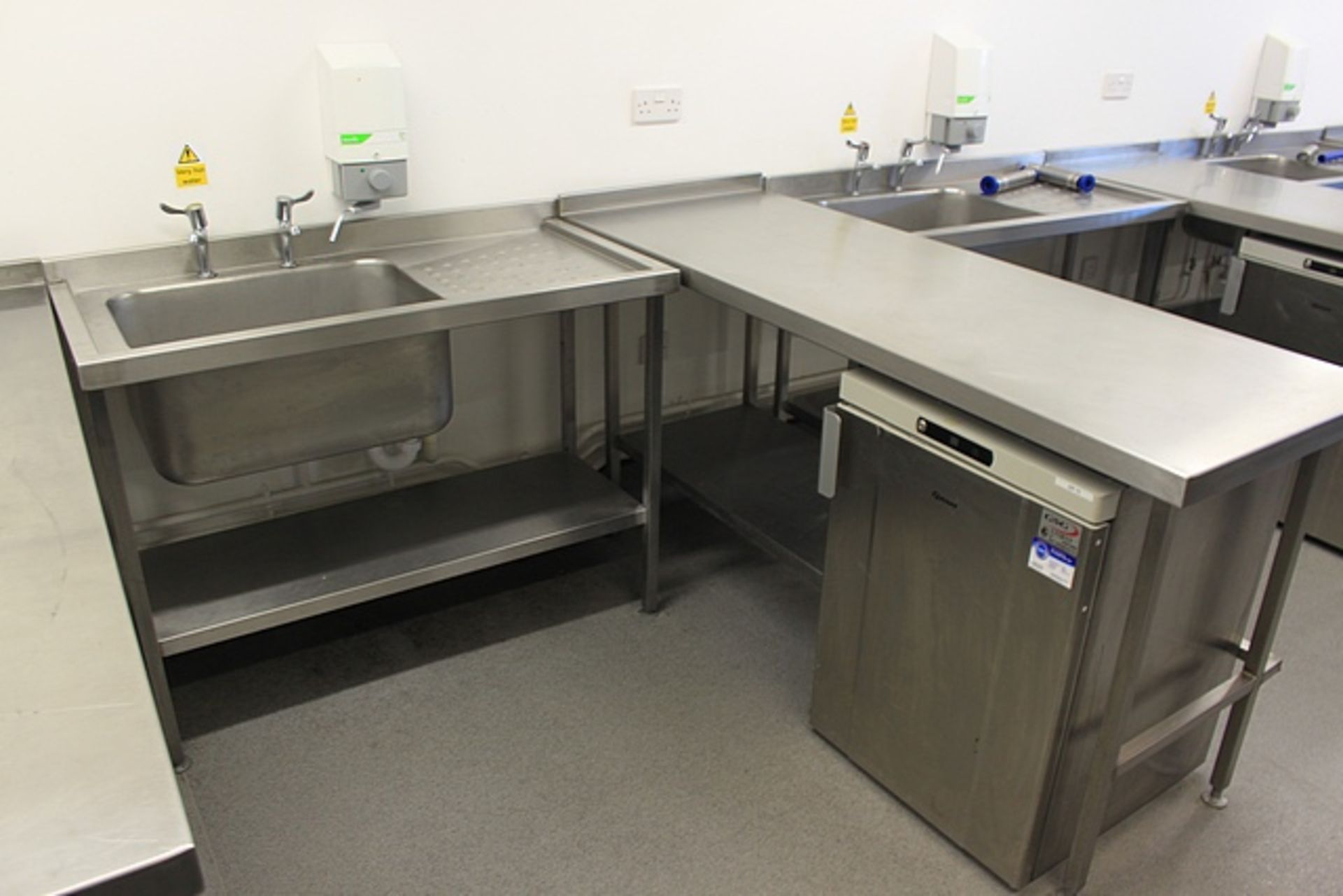 Stainless steel chef workstation comprising of commercial utensil sink 1200mm stainless steel