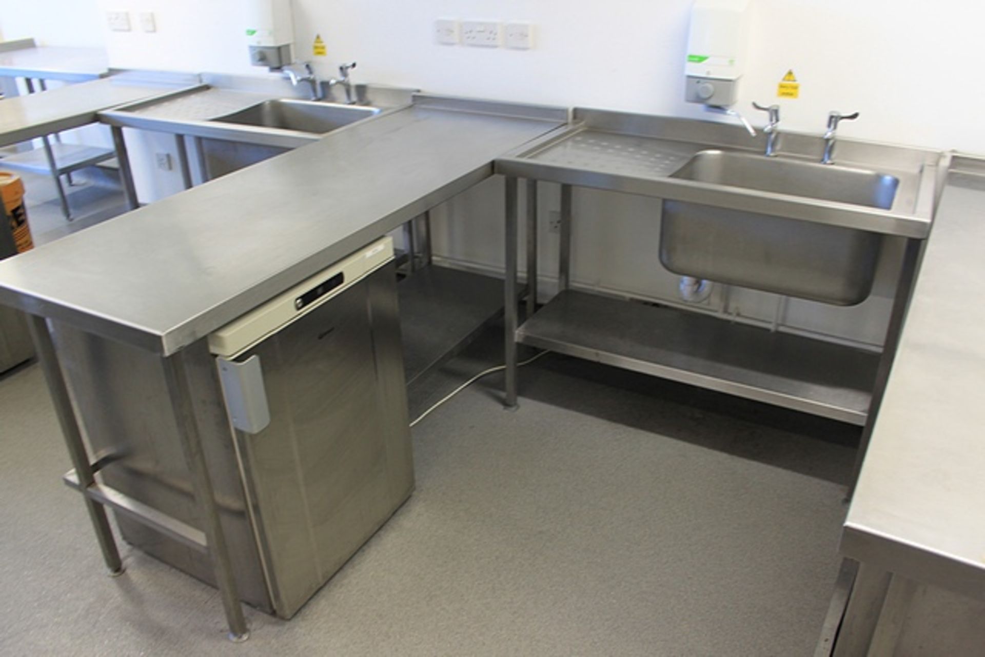 Stainless steel chef workstation comprising of commercial utensil sink 1200mm stainless steel