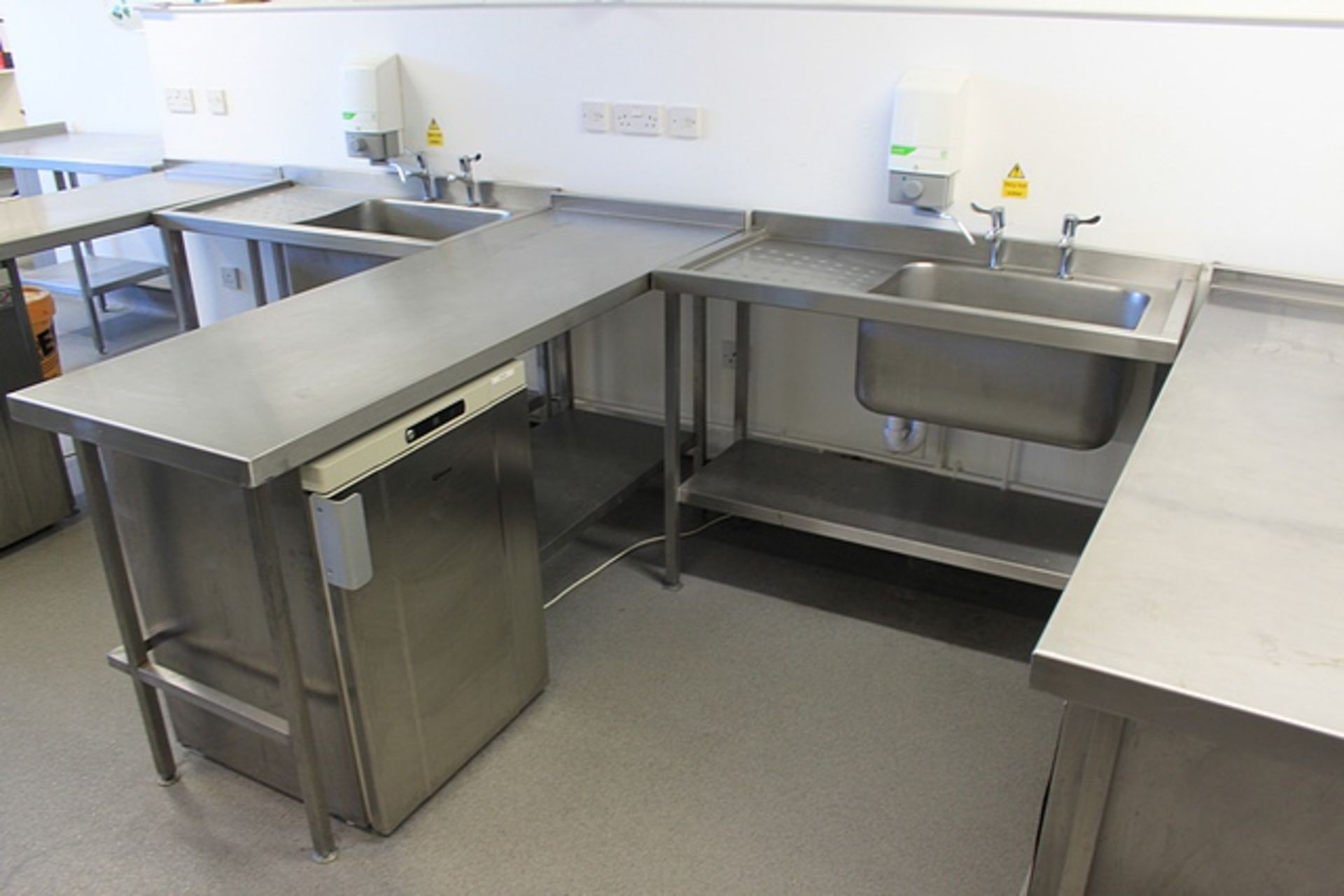 Stainless steel chef workstation comprising of commercial utensil sink 1200mm stainless steel