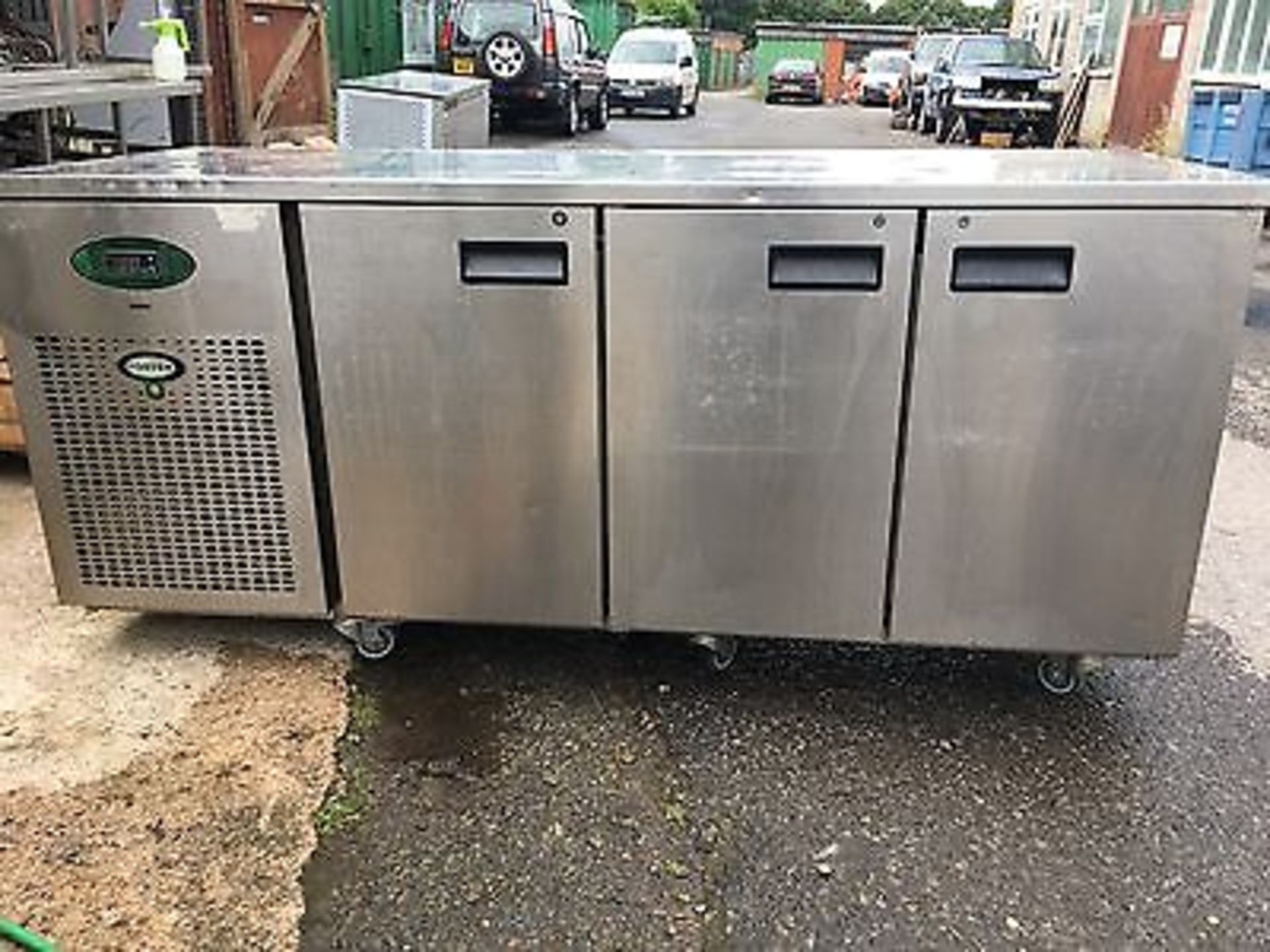 Foster EPRO 1/3H ECO PRO 3 door refrigerated bench counter capacity: 435 litres temperature