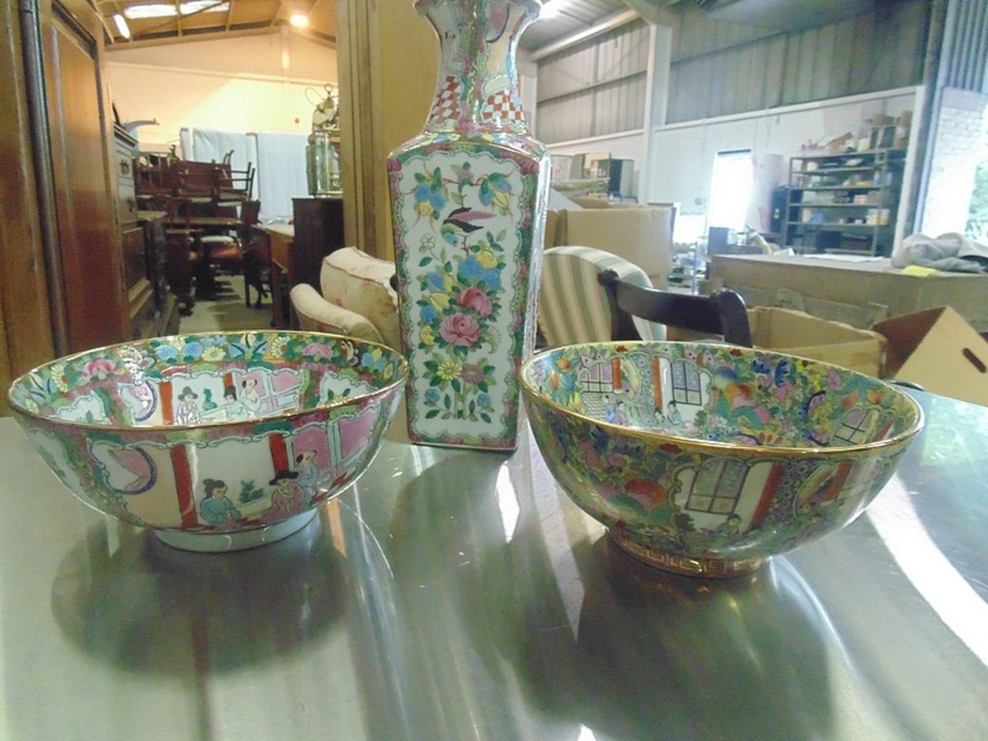 A Set Of 3 Mandarin Pattern Bowls And Bottle Vase( Location ID 346)