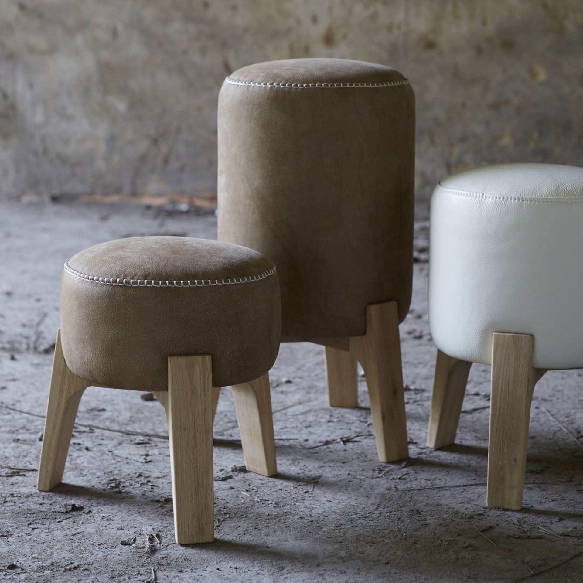 Bleu Nature Drum Stool with New Stitch Large Pawnee Tan Leather and Brown Nibbed Oak 36 x 36 x