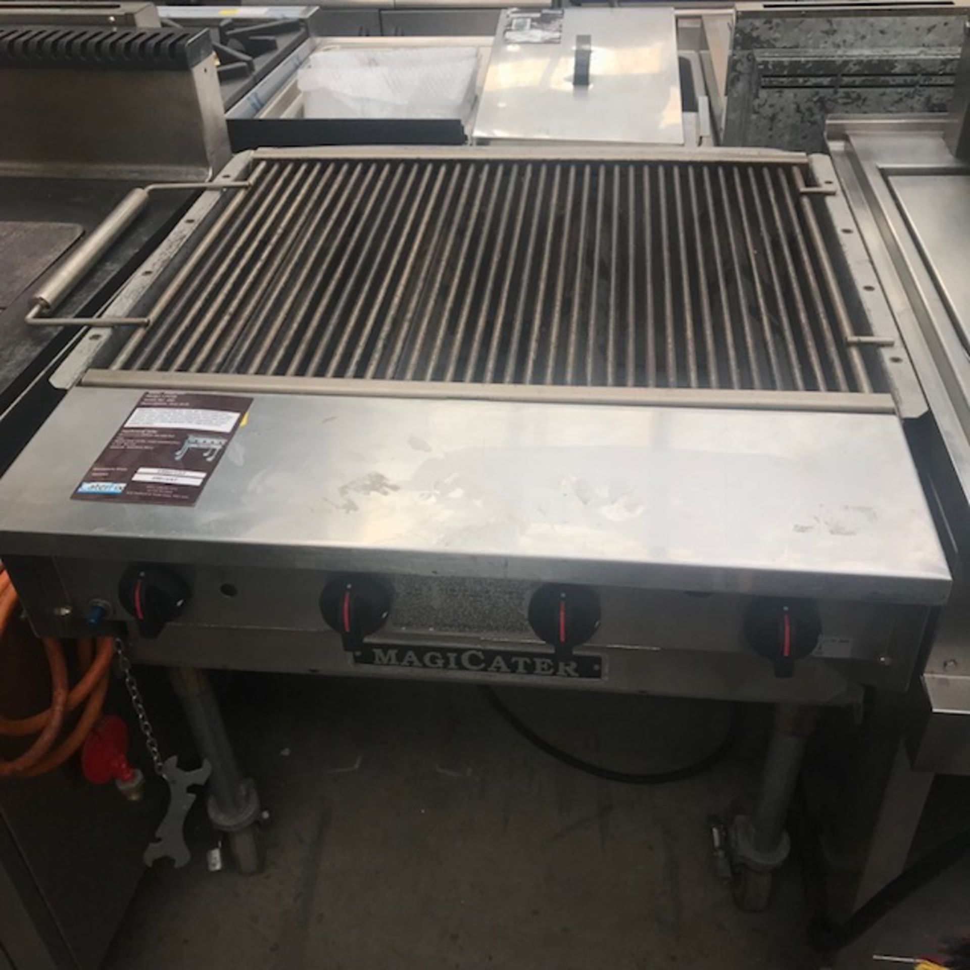 Magicater LPC30 Outside use GAS GRILL Magicater Transportable Gas Grill, 30", aluminized steel