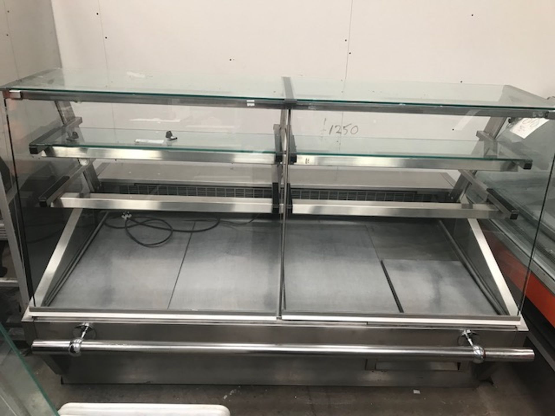 Serve over chiller Serve over chiller with refrigerated drawers 1850 x 1120 x 1360mm V/Ph/Hz. 230/