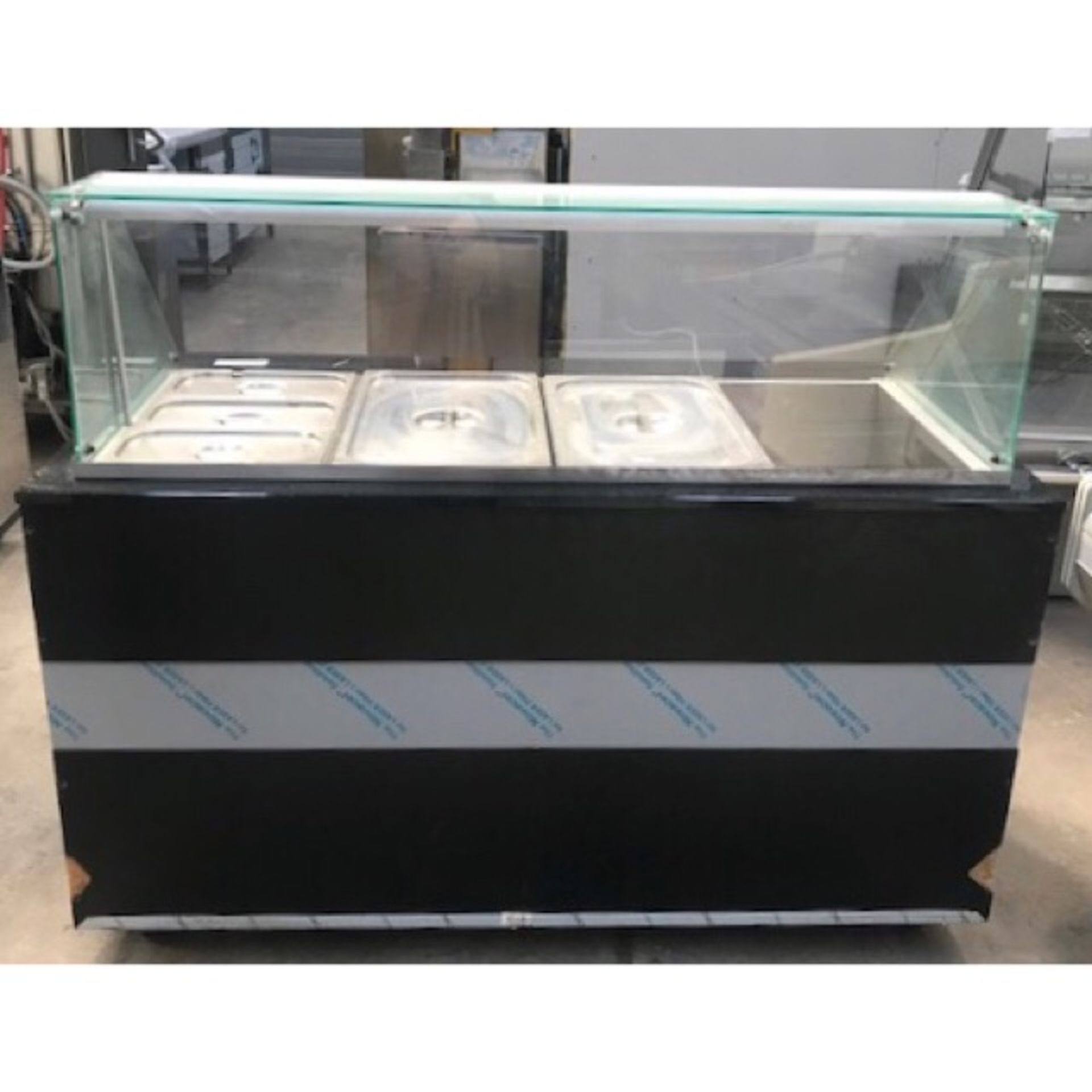 Igloo NST64174 Heated Servery with glass surround Heated servery unit with capacity for 4 x 1/1