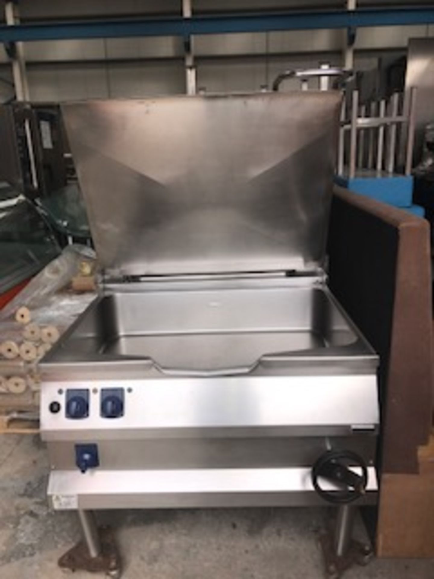 Electrolux Gas Bratt Pan Gas Bratt Pan Bratt Pan. Manual tilt with large 100litre capacity.