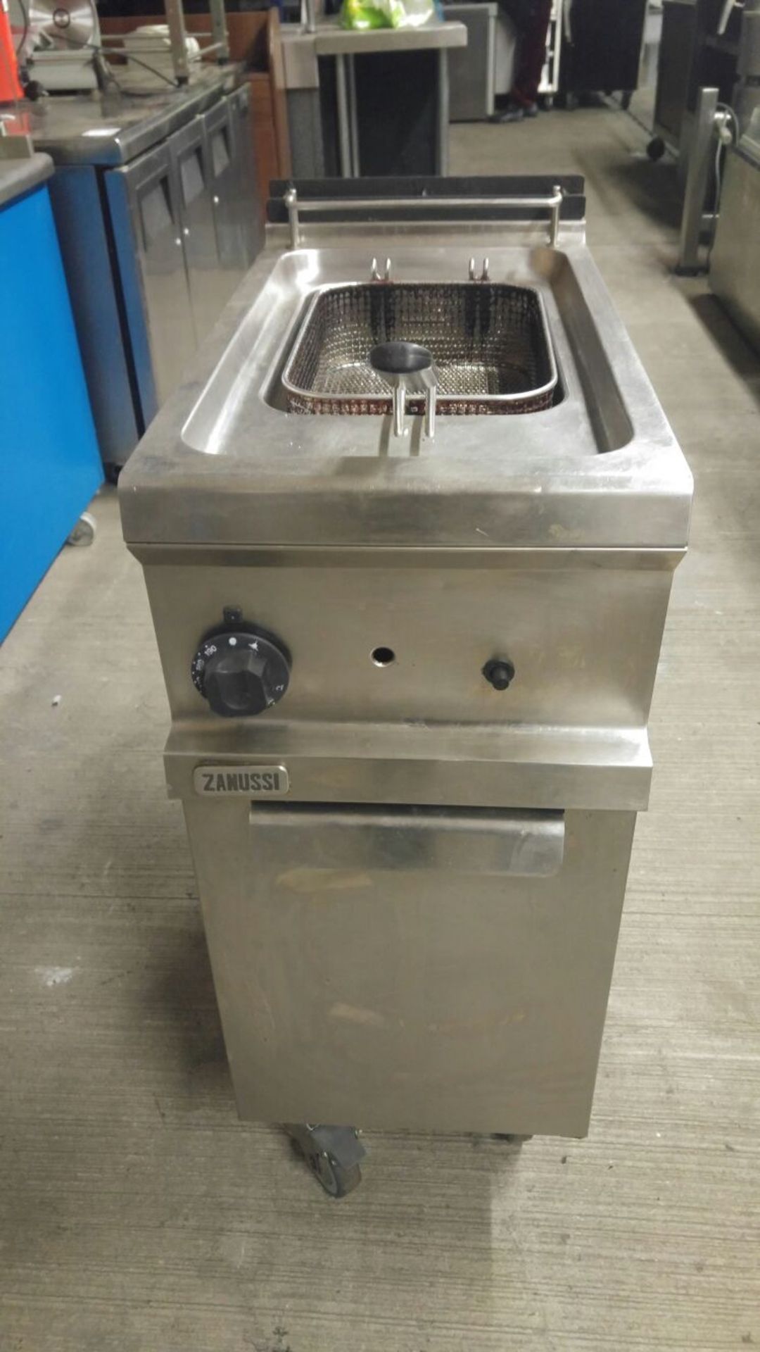 Zanussi MFR/G1S 07 Gas Fryer Zanussi Gas Fryer . Deep V shaped well allows for rapid heat up as well - Image 2 of 3