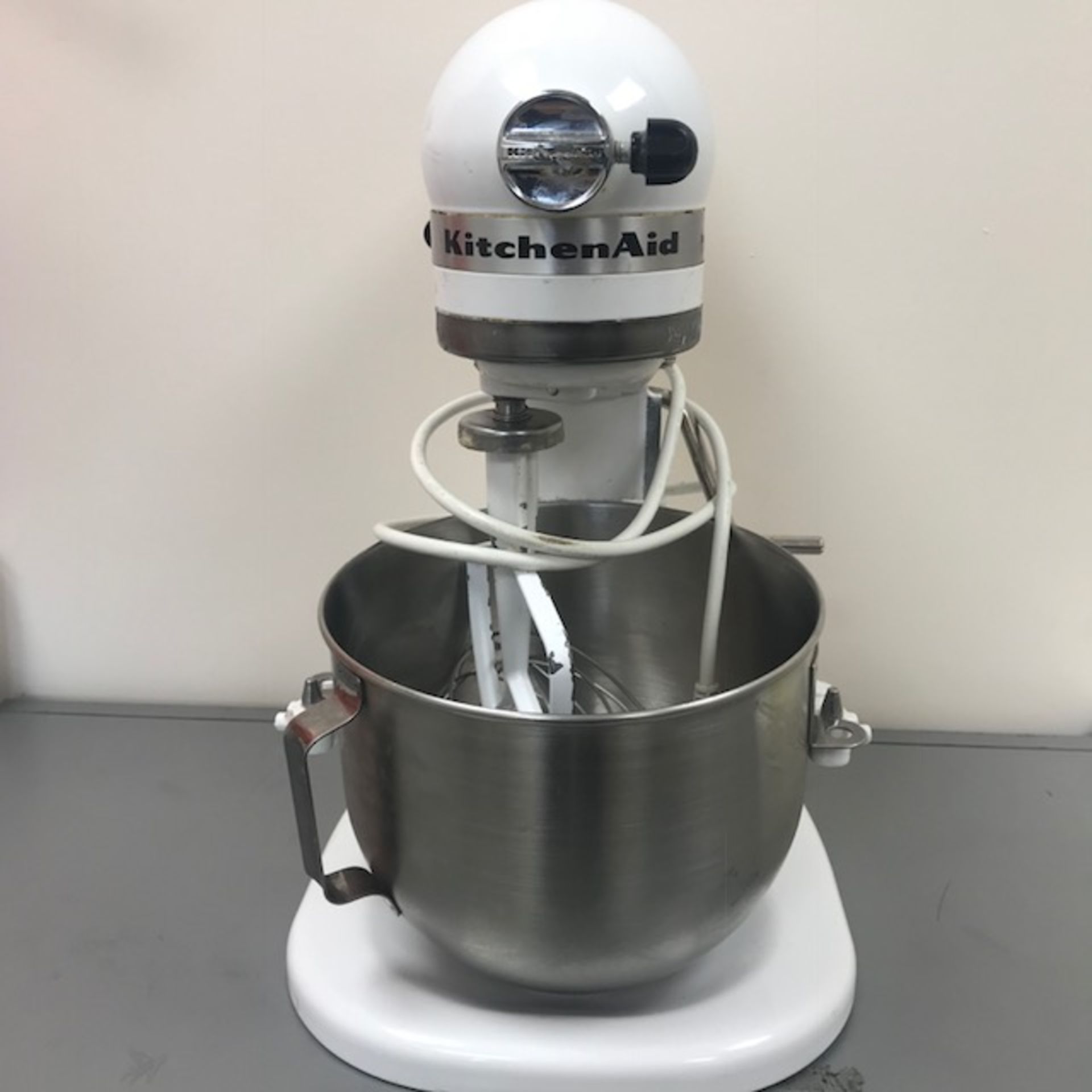 Kitchen Aid 5KPM5 Mixer The Kitchen aid K5 (5KPM5) - J498 is one of the best selling commercial - Image 2 of 2