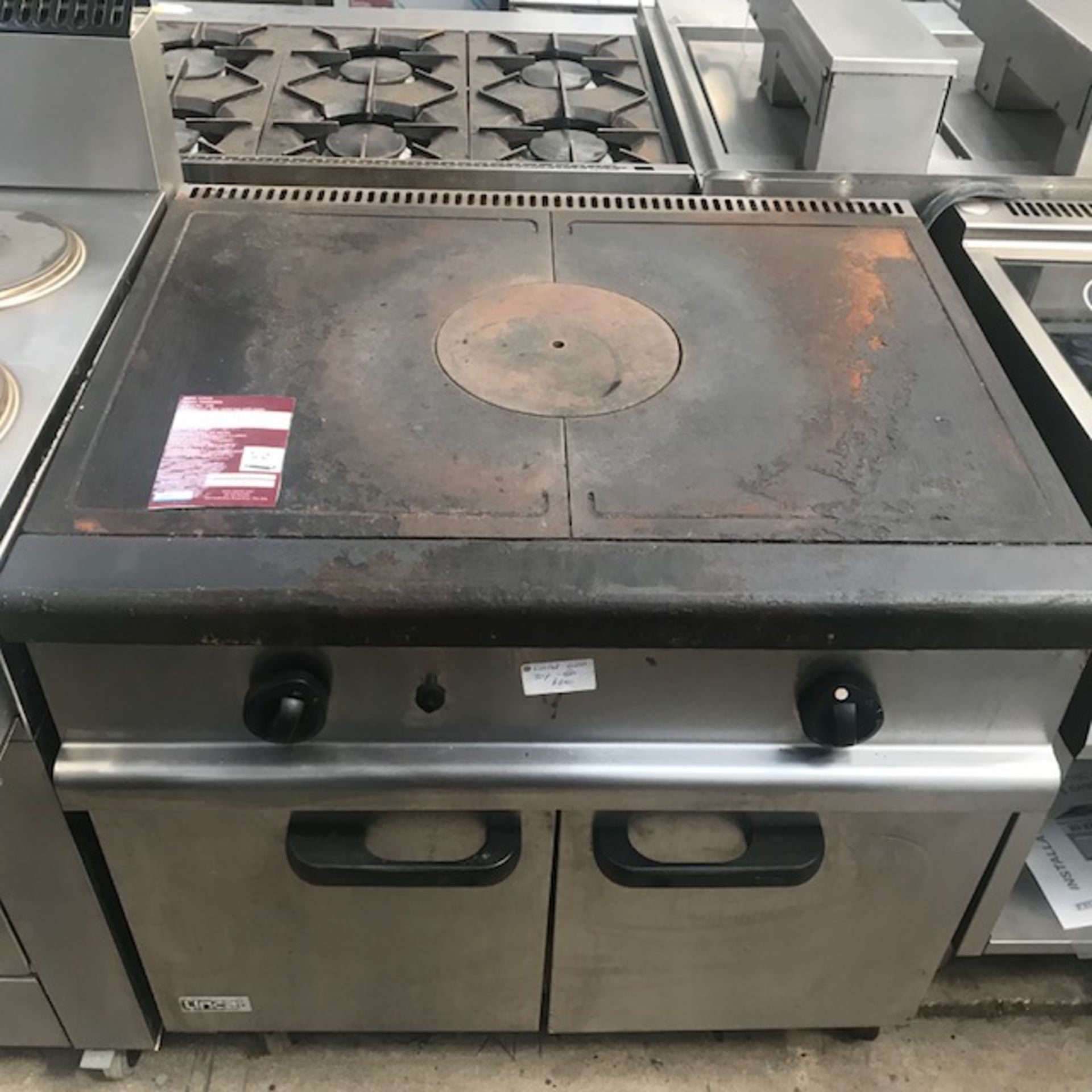 Lincat OG8005/N Gas solid top with oven Powerful, reliable and built to last, the natural gas Lincat