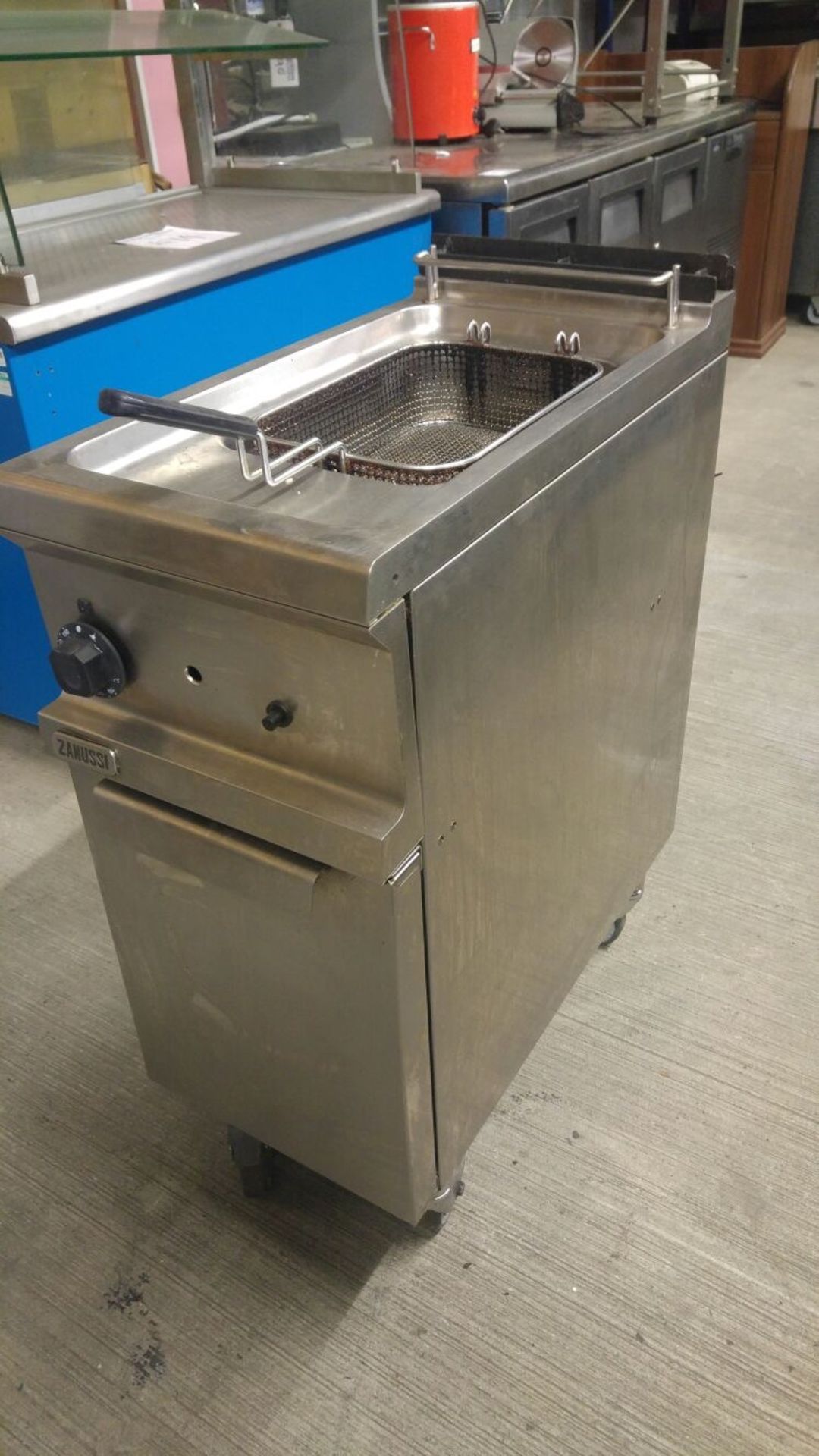 Zanussi MFR/G1S 07 Gas Fryer Zanussi Gas Fryer . Deep V shaped well allows for rapid heat up as well - Image 3 of 3