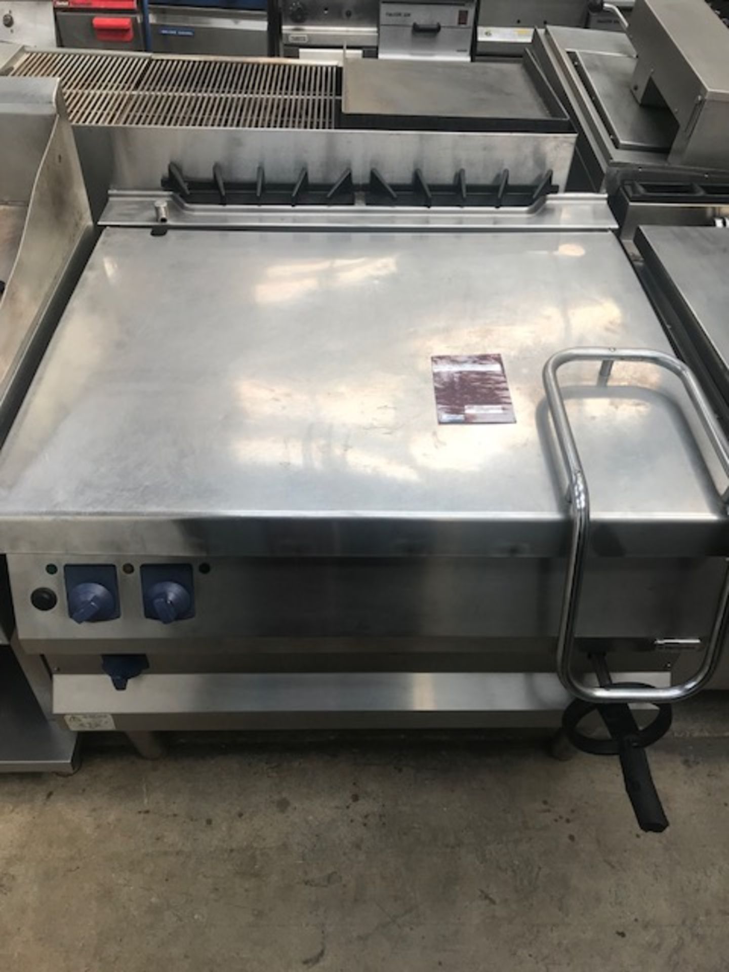 Electrolux Gas Bratt Pan Gas Bratt Pan Bratt Pan. Manual tilt with large 100litre capacity. - Image 3 of 3