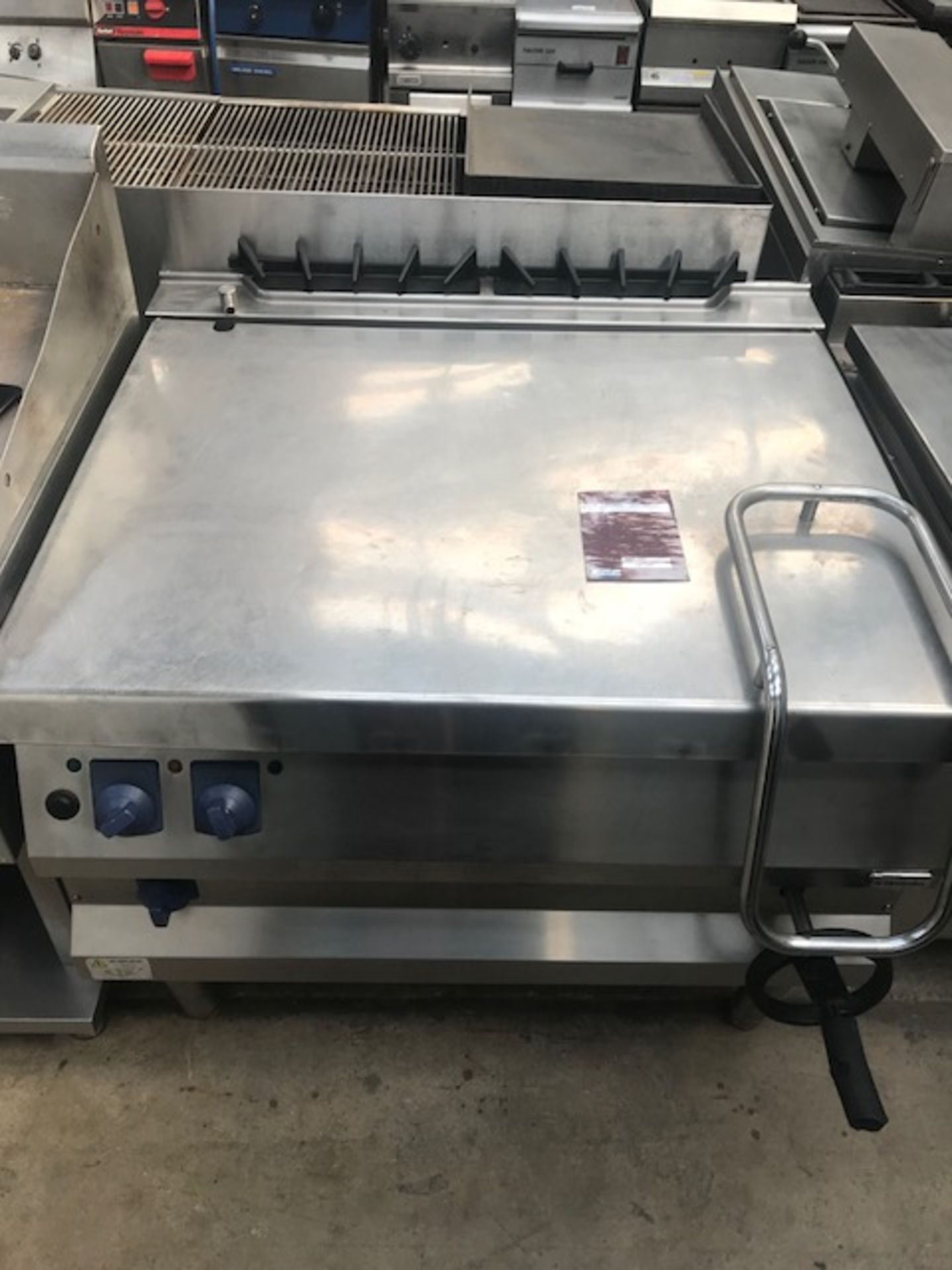 Electrolux Gas Bratt Pan Gas Bratt Pan Bratt Pan. Manual tilt with large 100litre capacity. - Image 2 of 3