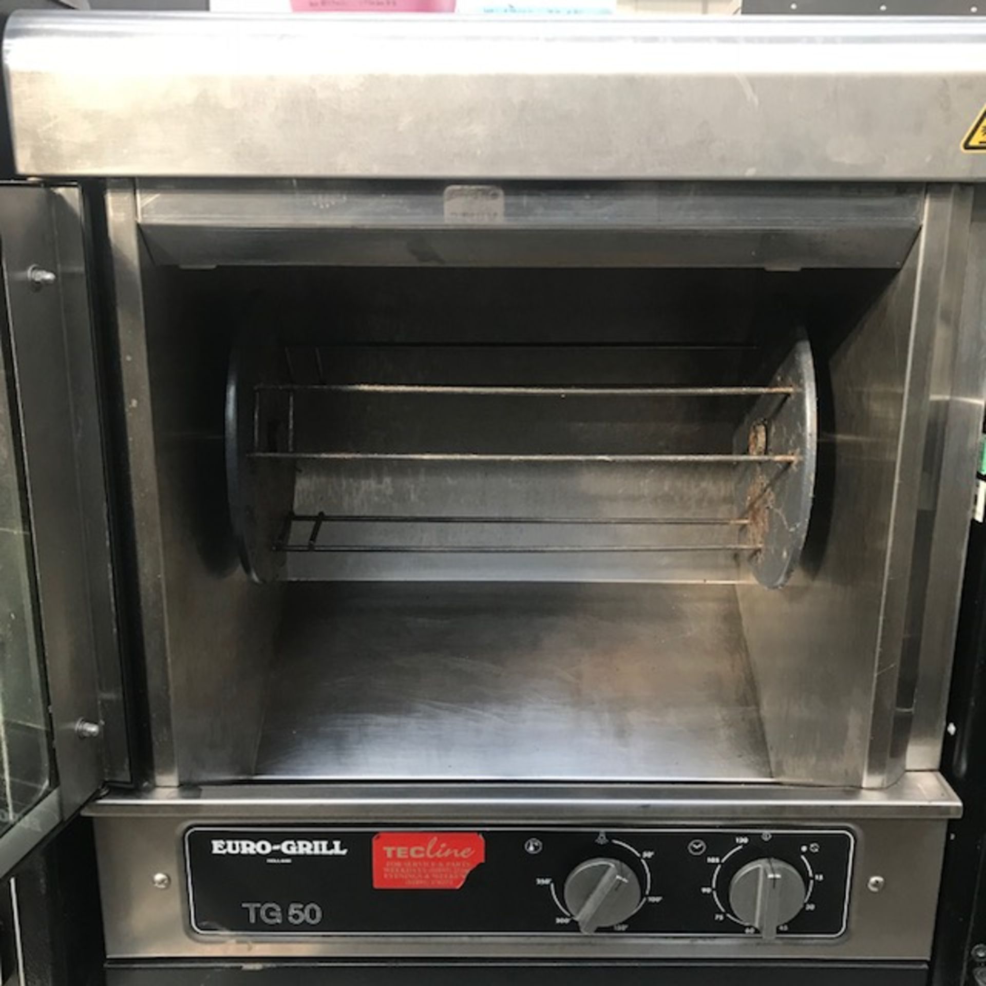 Euro grill TG50  Small Chicken ROTISSERIE ELECTRIC  The EURO GRILL TG50 is healthy, clean and simple