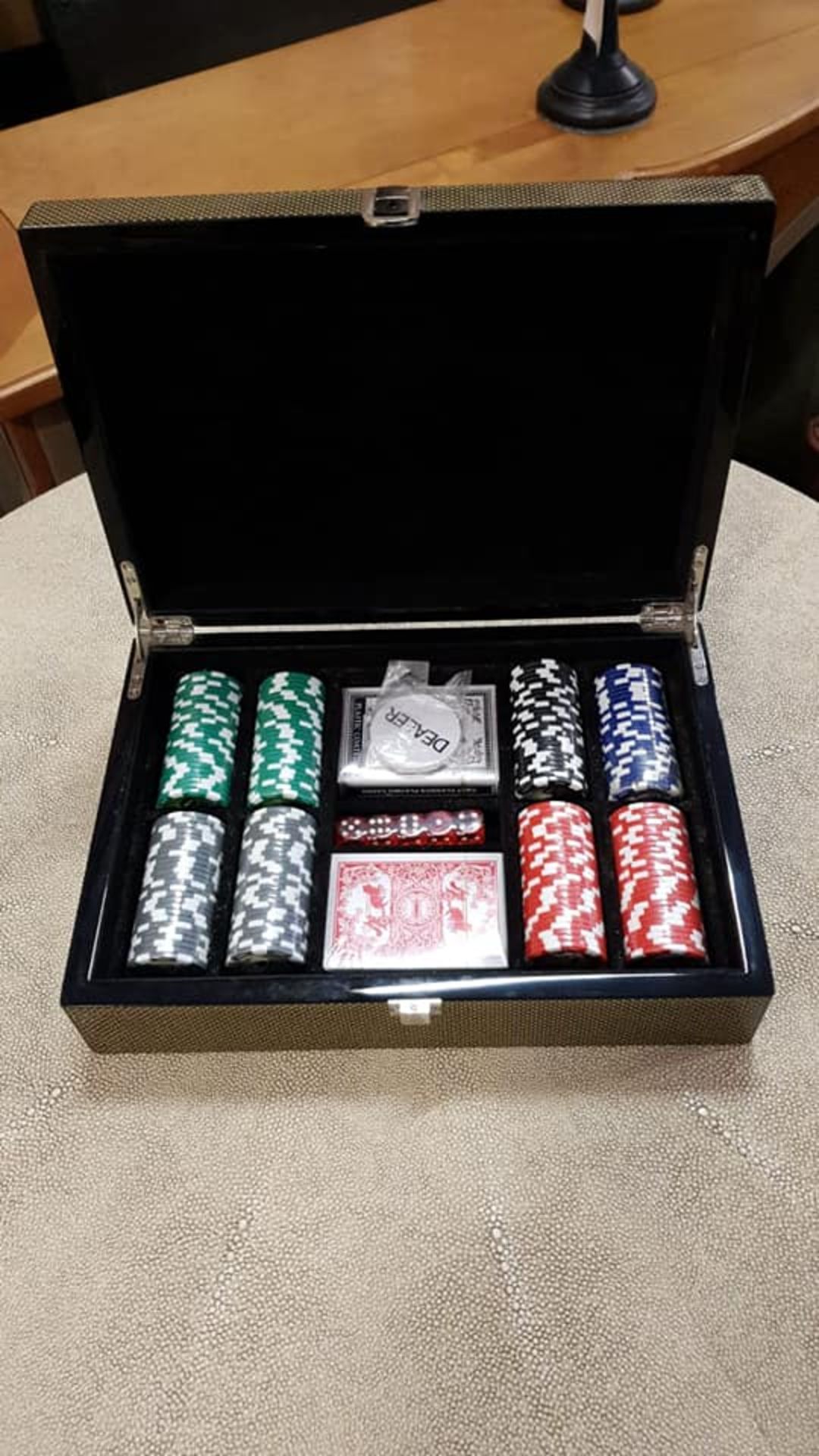 Las Vegas Executive Poker set in Presentation Case