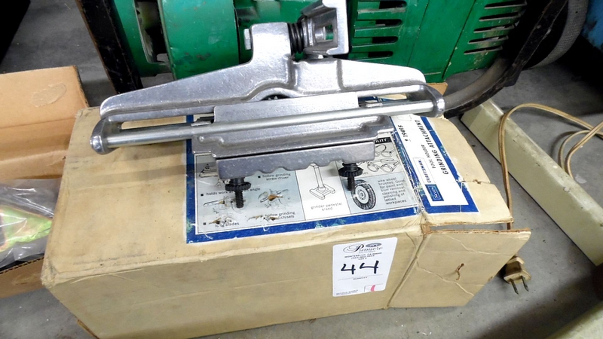 TOOL HOLDER GRINDING ATTACHMENT