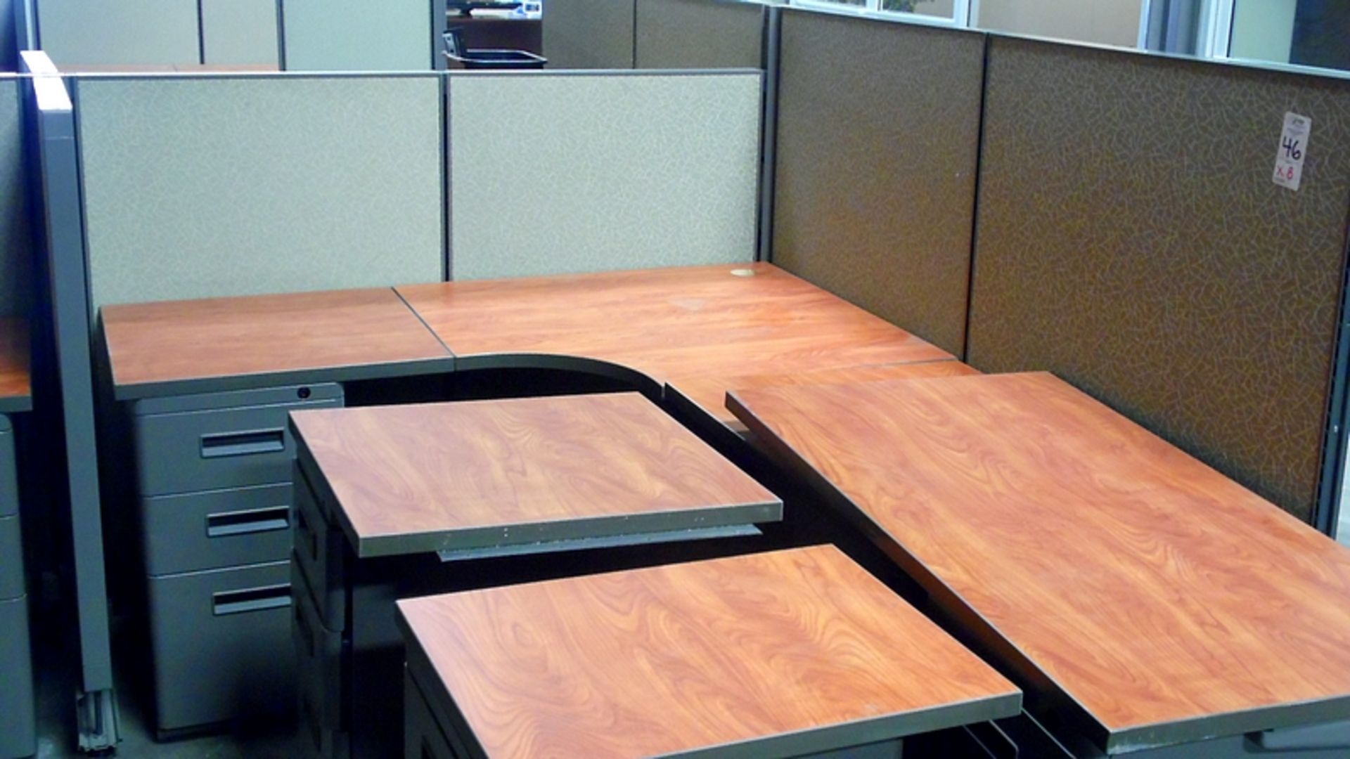 CUBICLE PARTITIONS FRIANT & ASSOCIATES