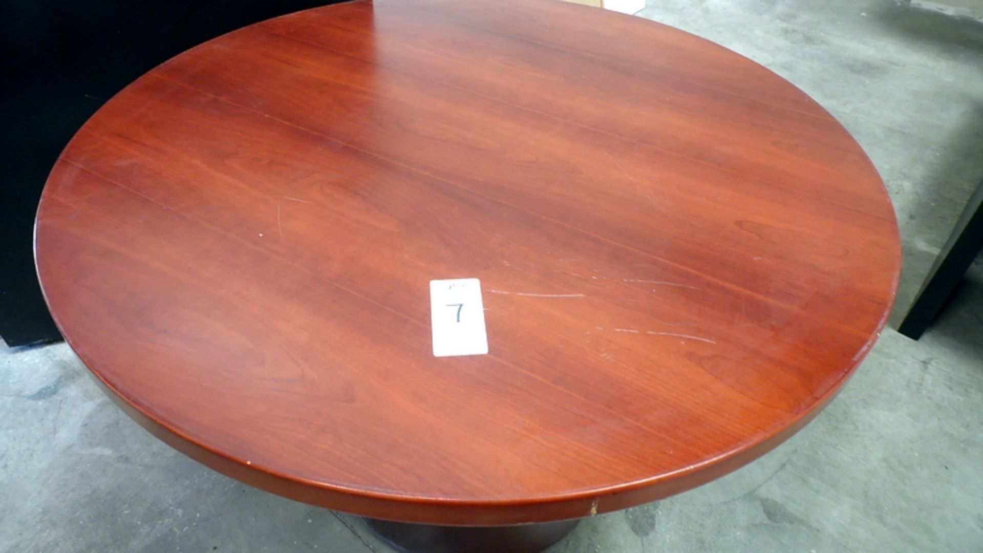 36" ROUND TABLE