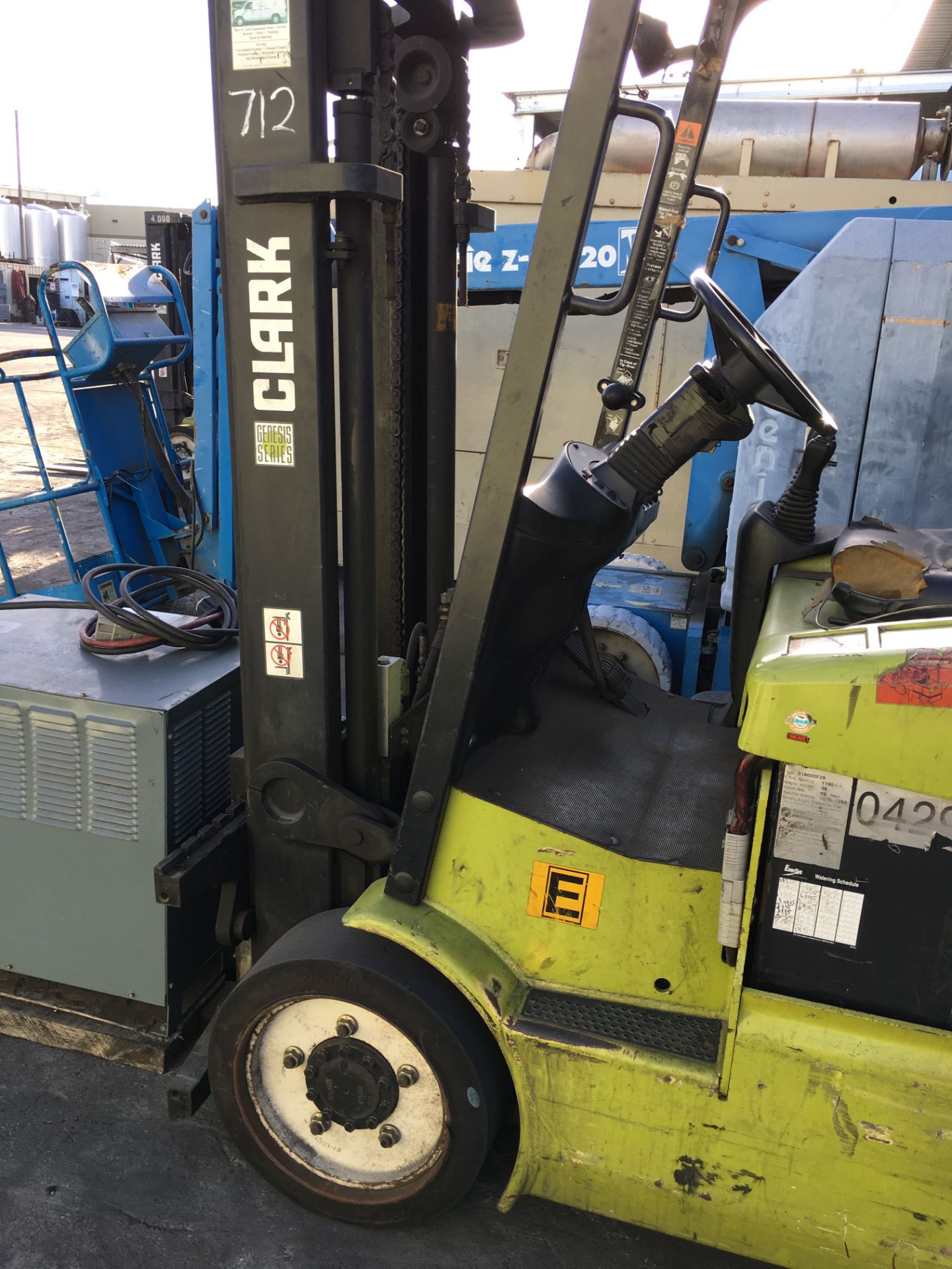 CLARK 4500 LB CAPACITY ELECTRIC FORKLIFT WITH BATTERY CHARGER Loading Fee: 100 - Image 4 of 9