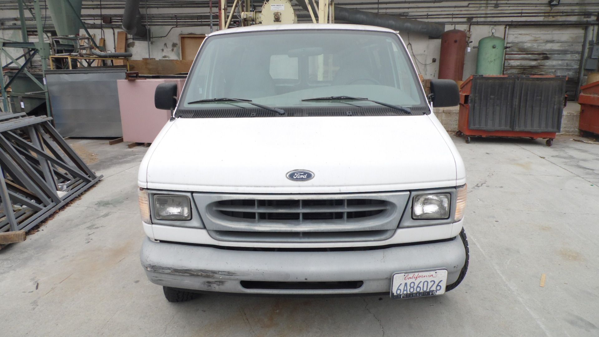 2000 FORD E150 ECONOLINE VAN (160,696 MILES) - Image 2 of 3