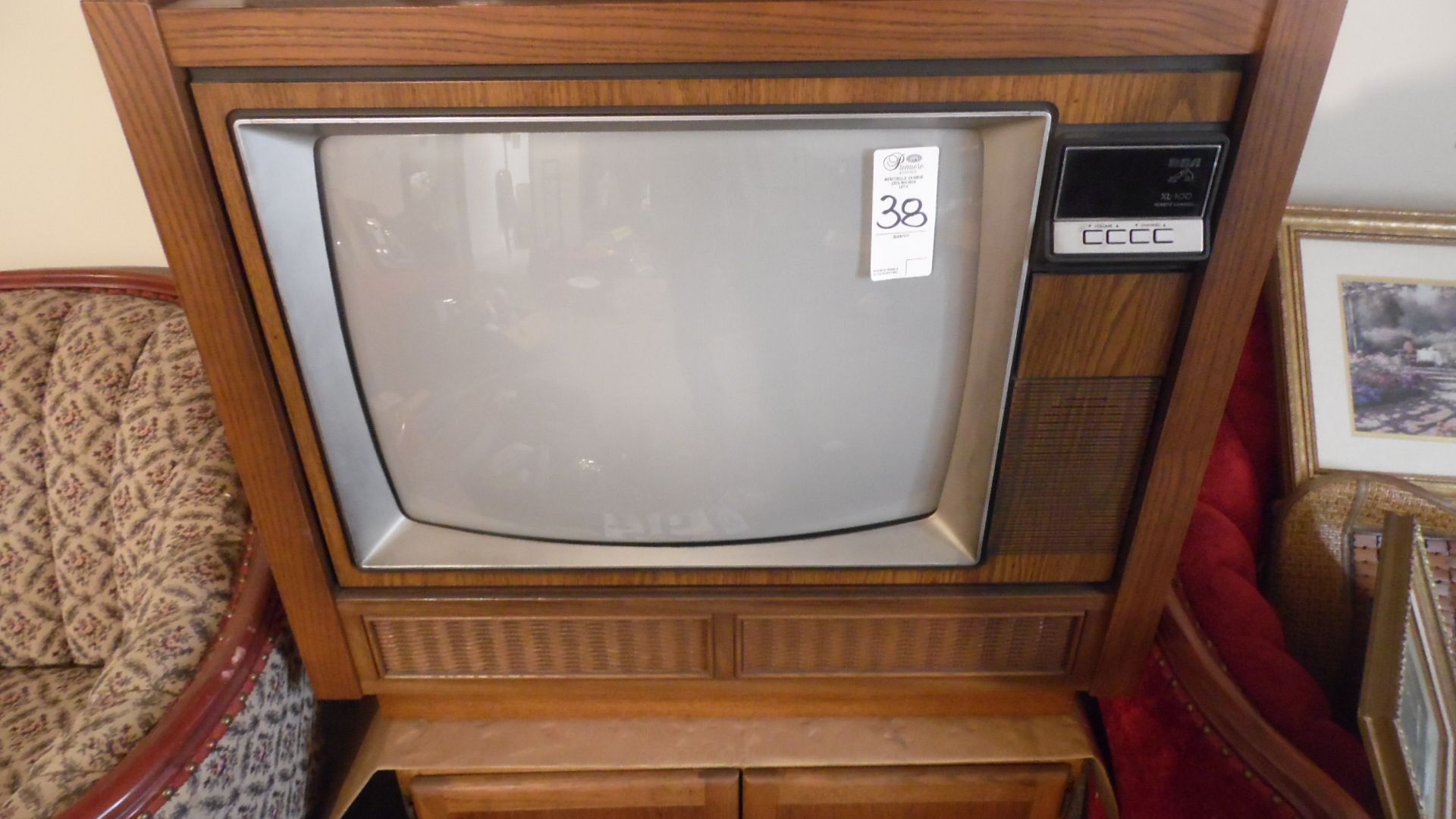 RCA XL 100 TV w/ STAND