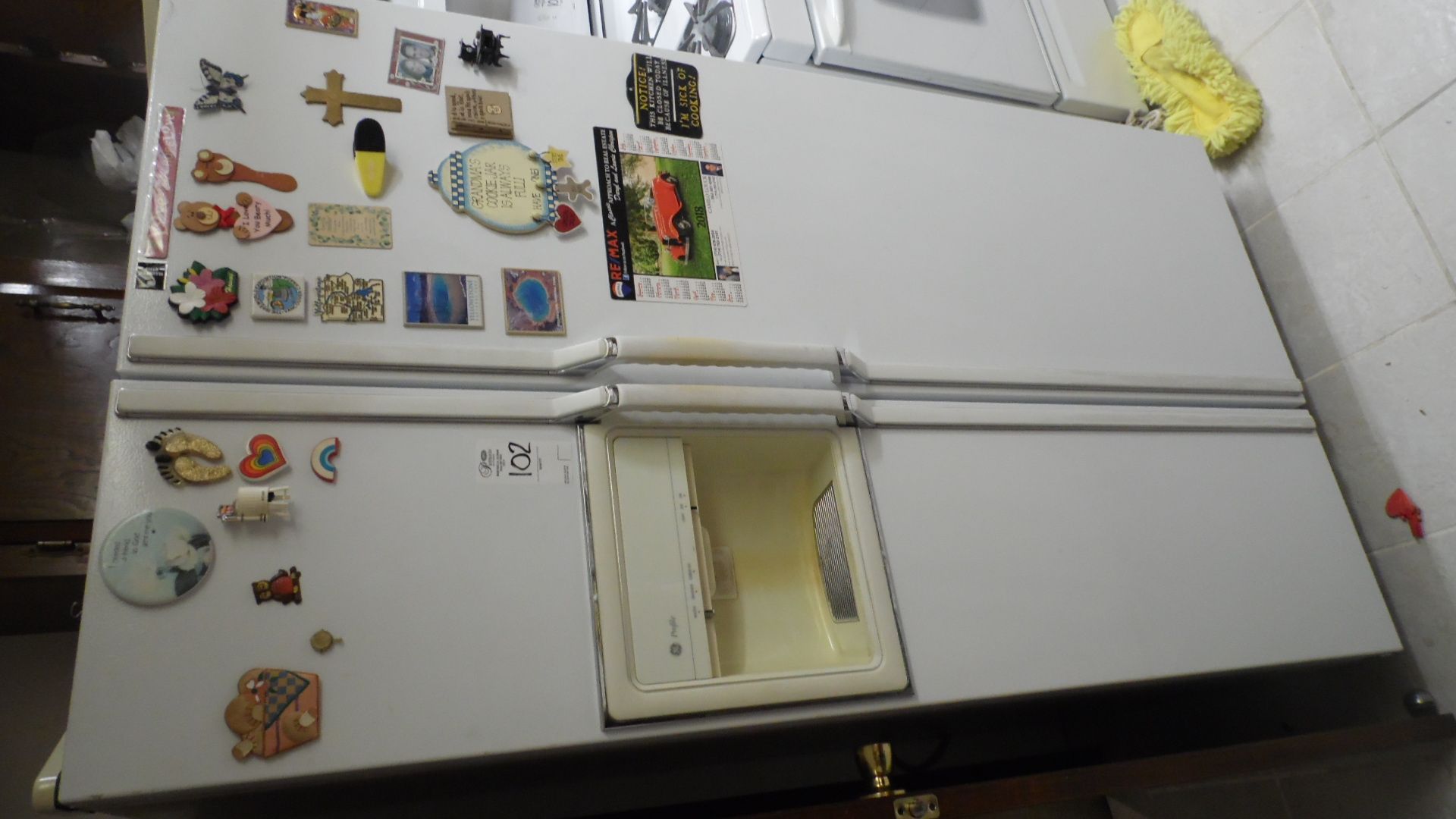 GE SIDE X SIDE REFRIGERATOR