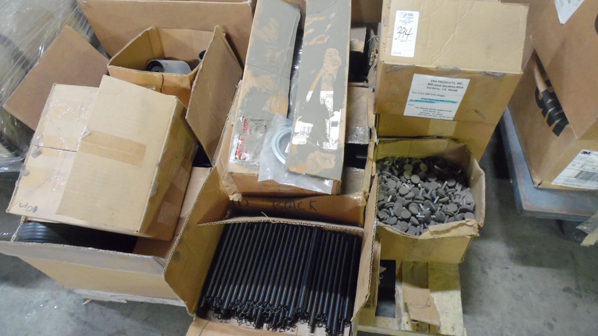 PALLET OF SPRINGS / SEAT BELTS / SOFA HINGES