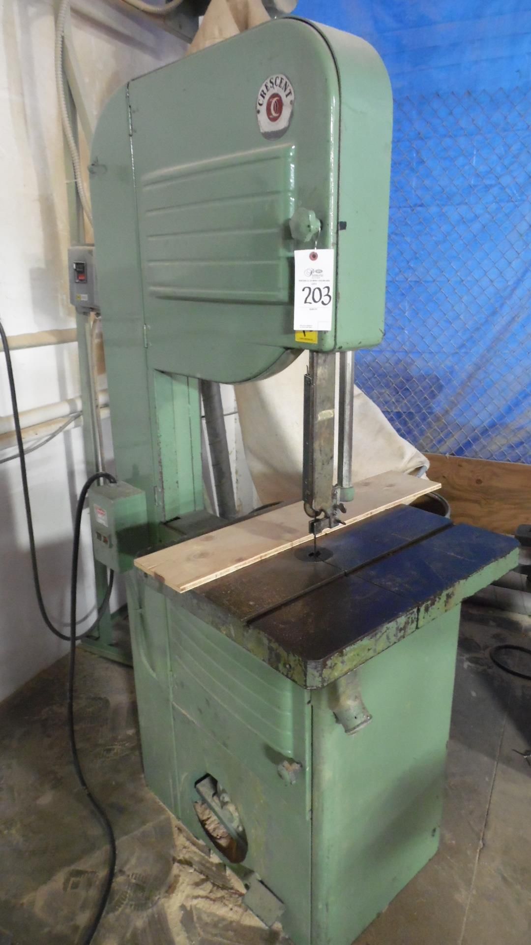 CRESCENT VERTICAL BAND SAW