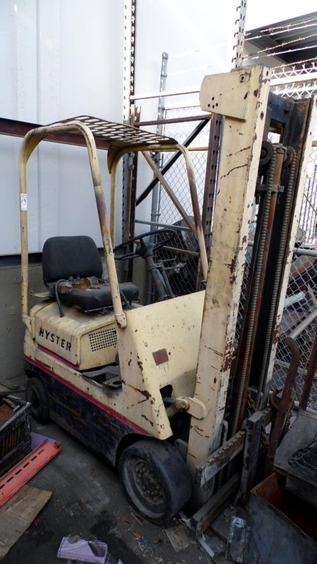 HYSTER FORKLIFT ( FOR PARTS)