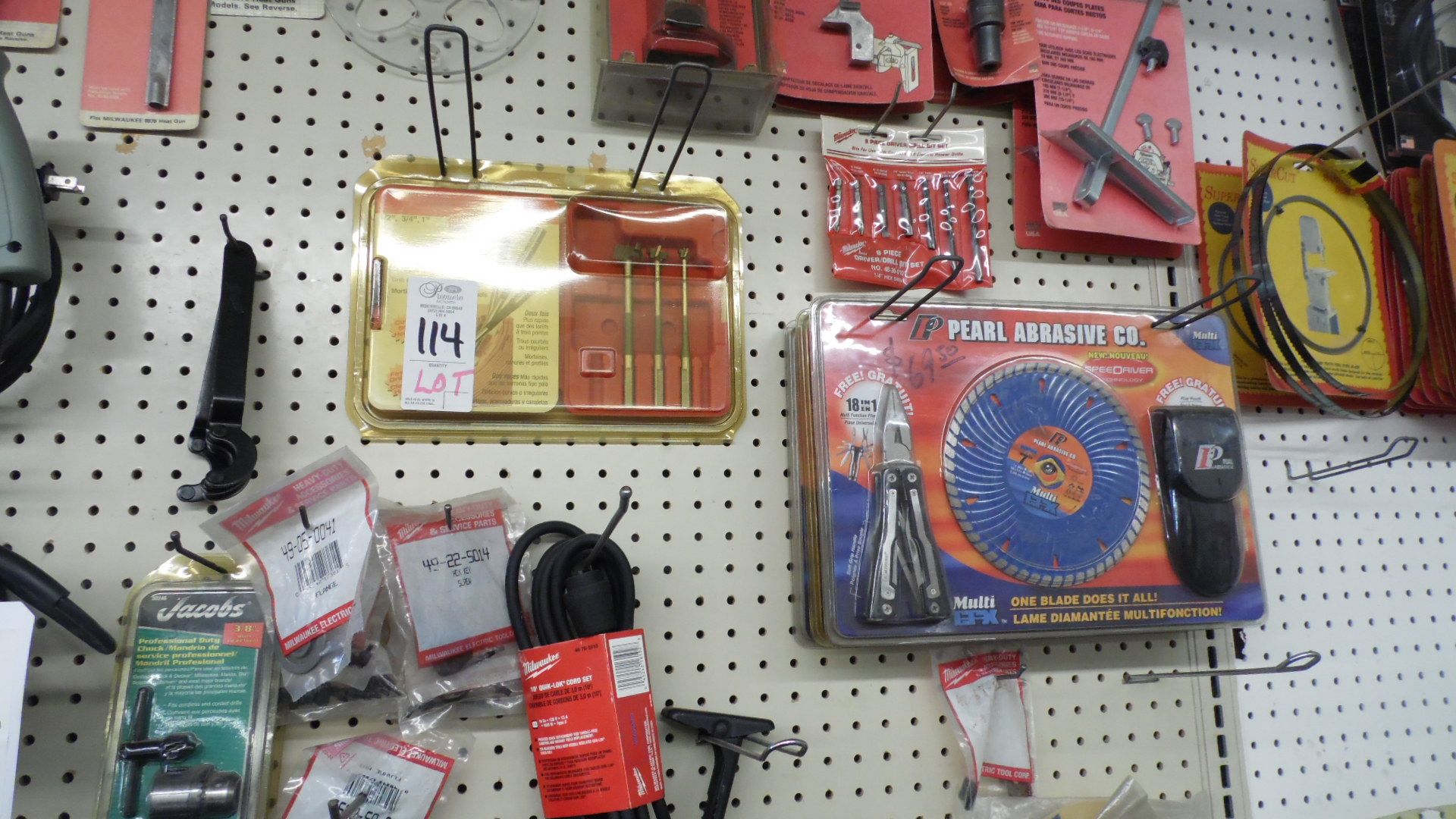 ASSORTED MILWAUKEE BITS / ABRASIVES