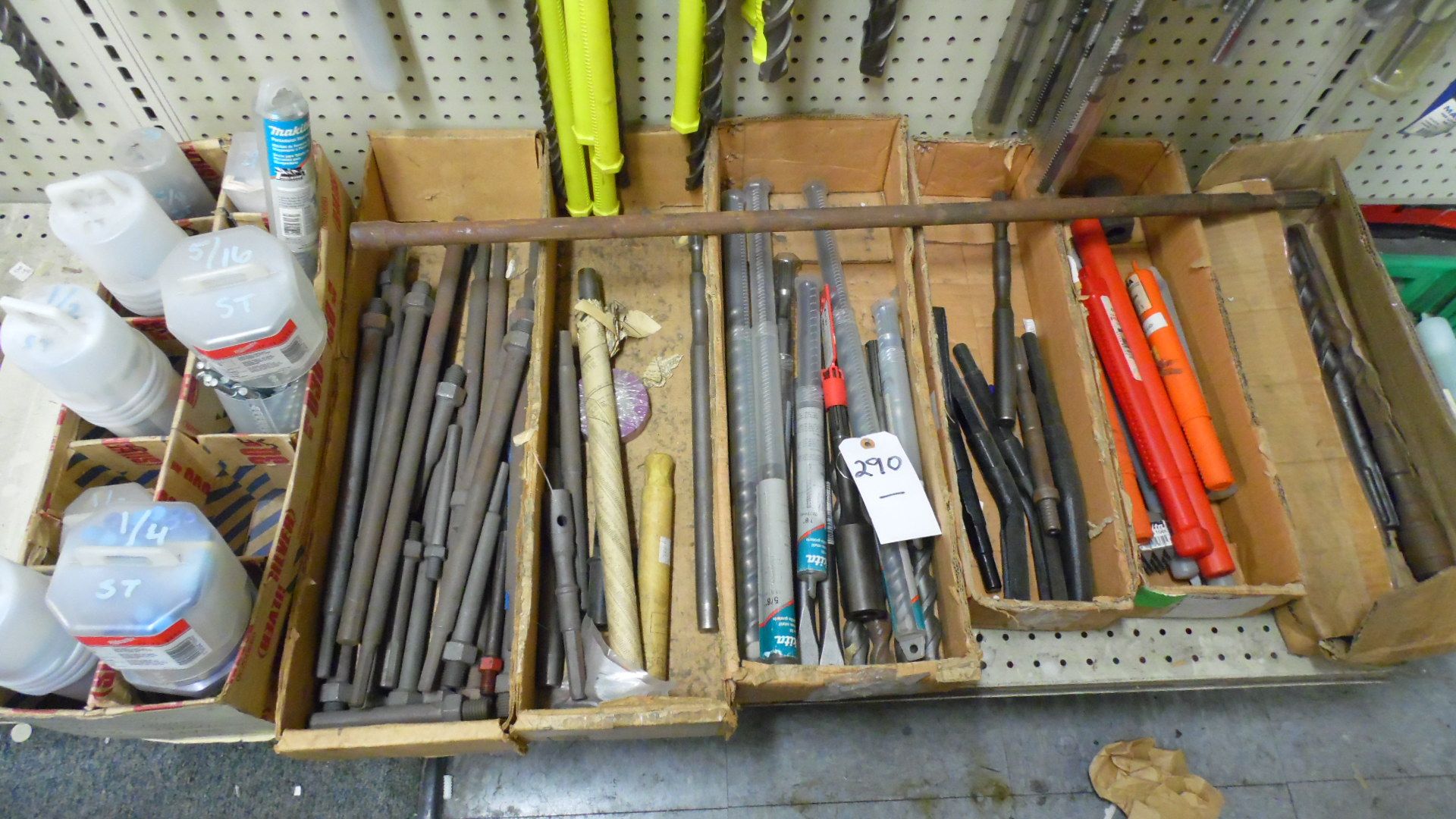 ASSORTED CHISELS / SAW BLADES / BITS