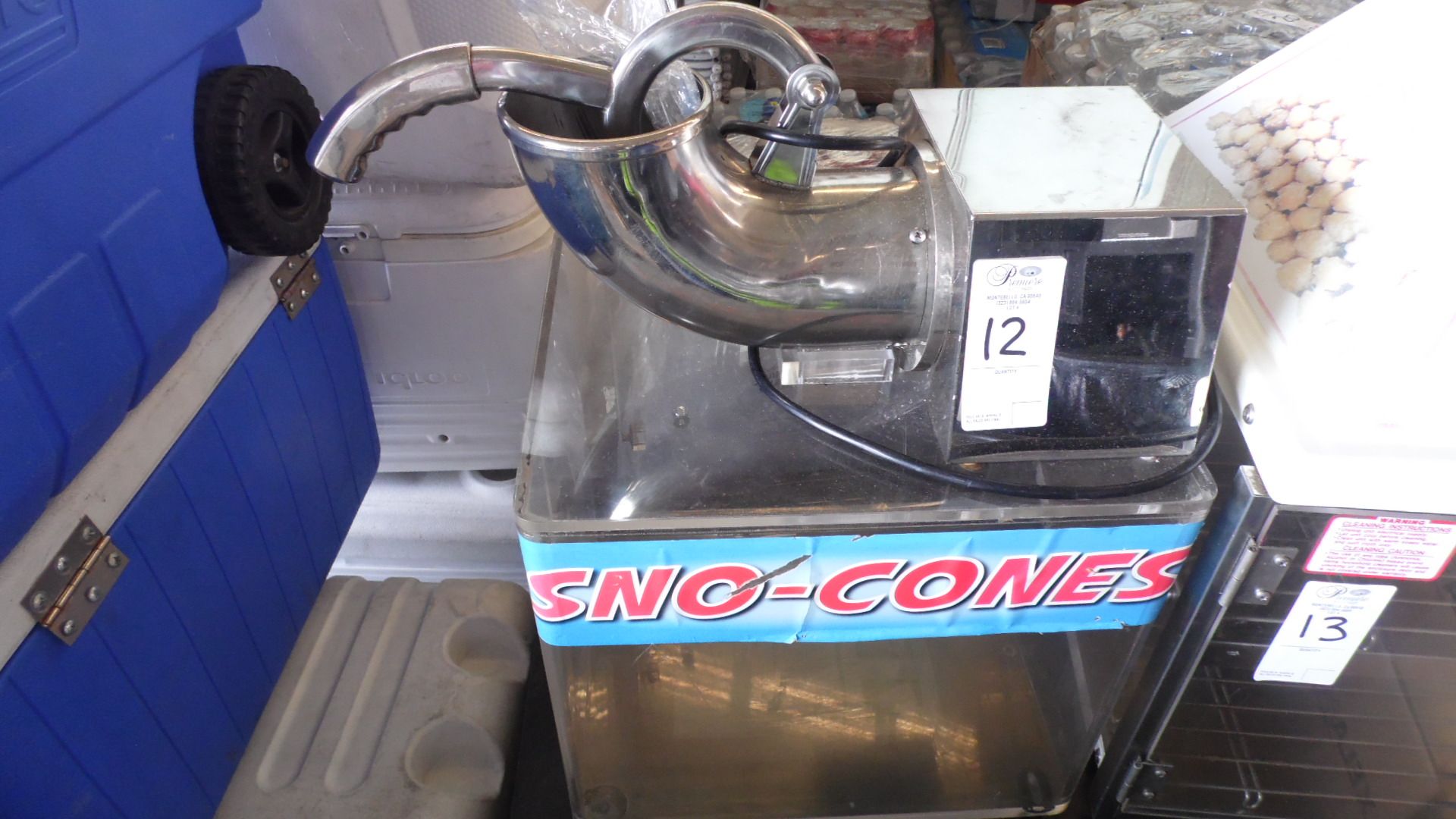 SNO-CONE MACHINE w/ CUPS