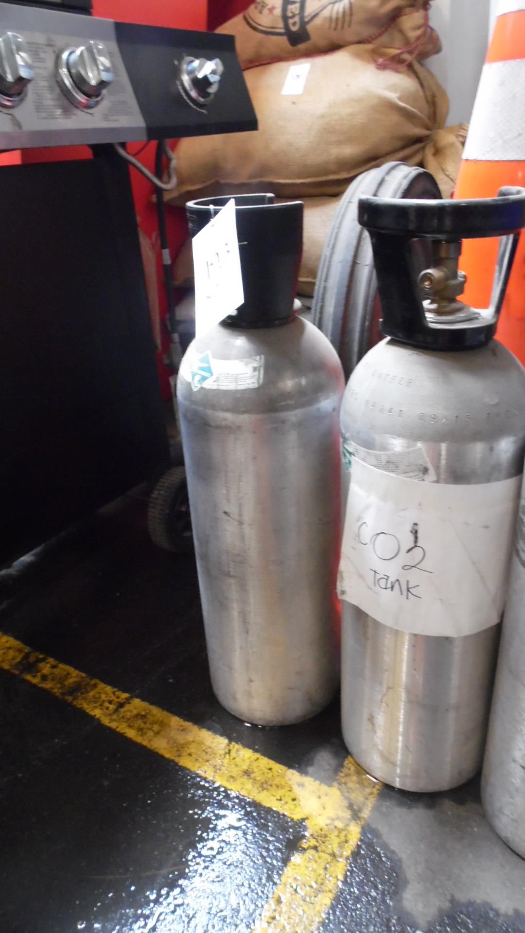 SMALL HELIUM TANKS