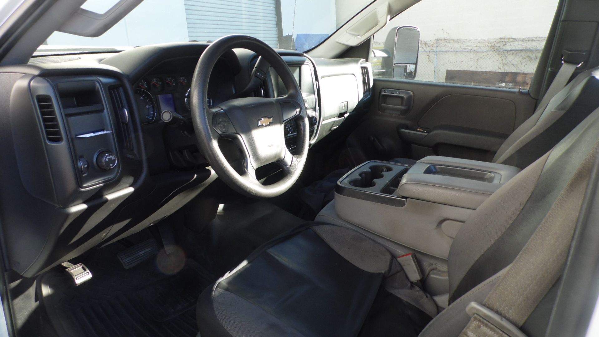 2016 CHEVY UTILITY BEDTRUCK (93,305 MILES) - Image 4 of 4