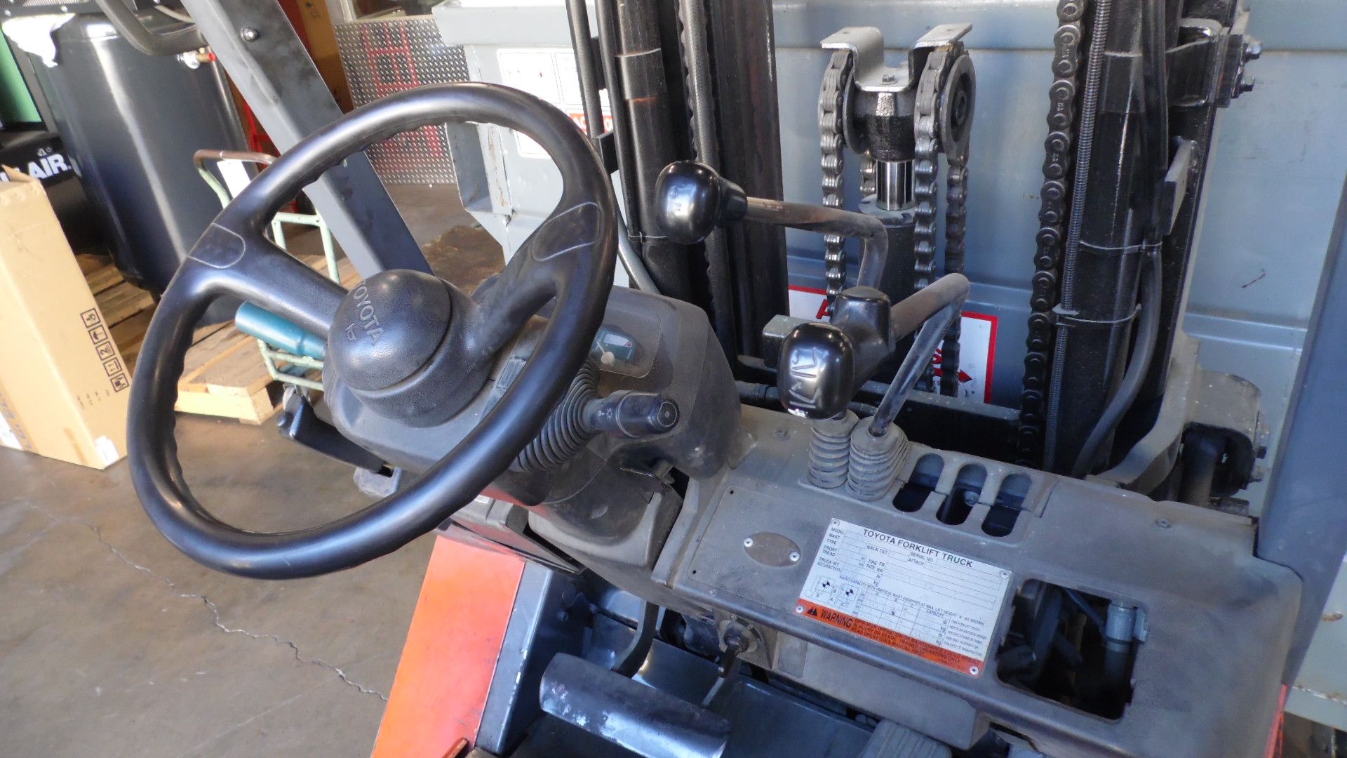 TOYOTA FORKLIFT - Image 2 of 4