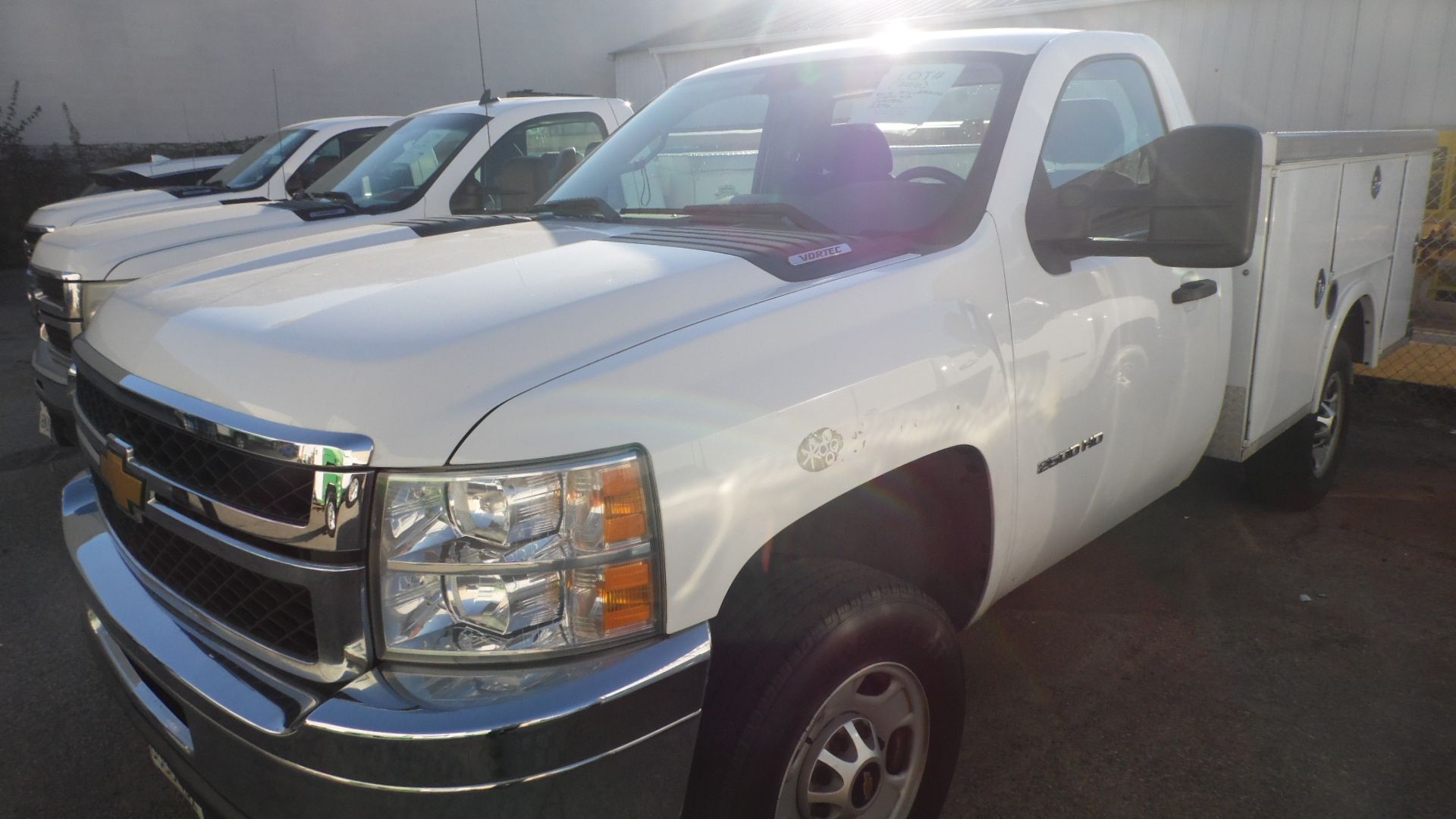 2014 CHEVY SILVERADO 2500HD VORTEC (11,296 MILES) - Image 2 of 3