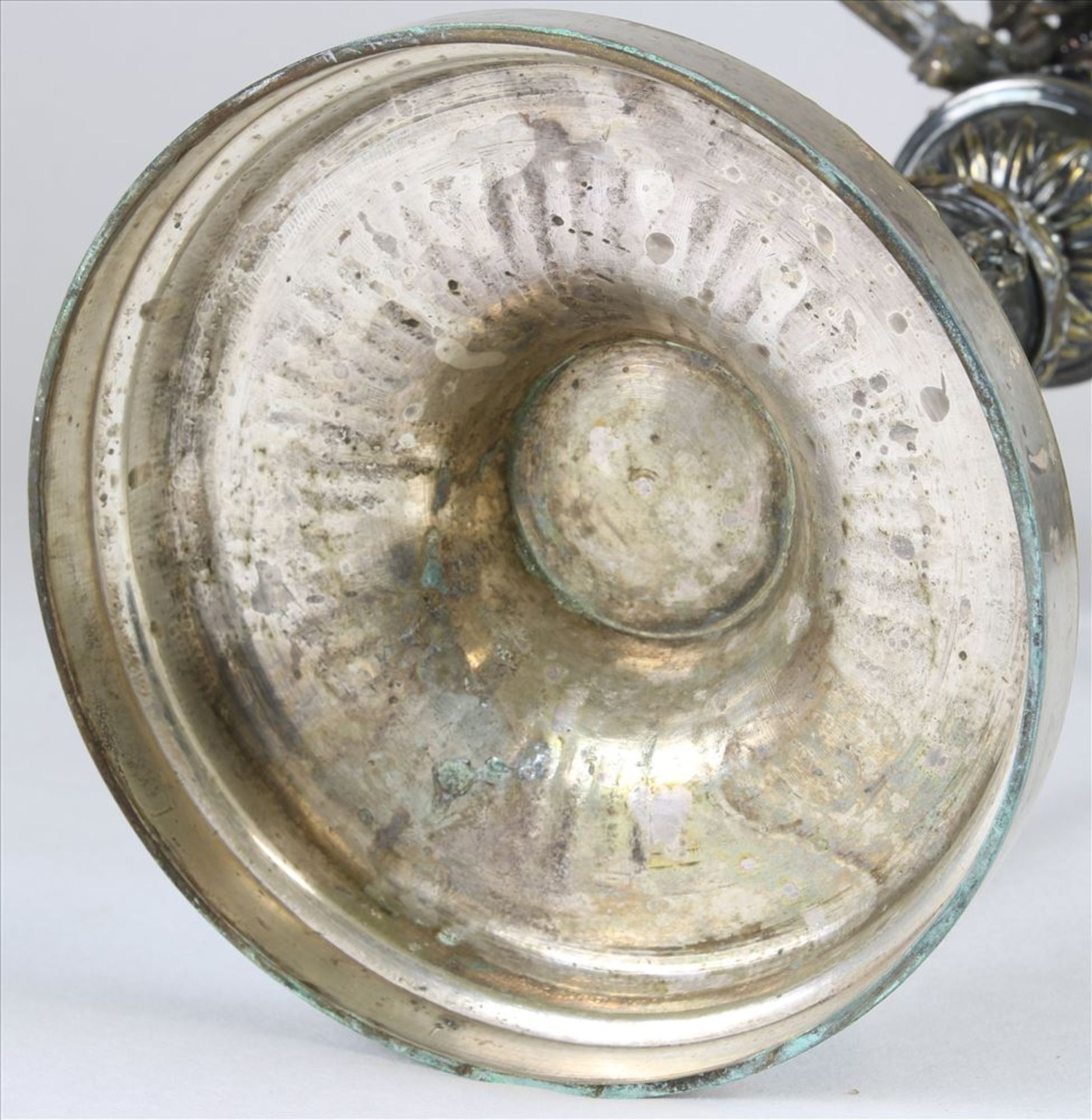 Paar Girandolen Wohl Frankreich um 1800. Metall bzw. Messing, versilbert. Auf rundem, eingezogenem - Bild 3 aus 4