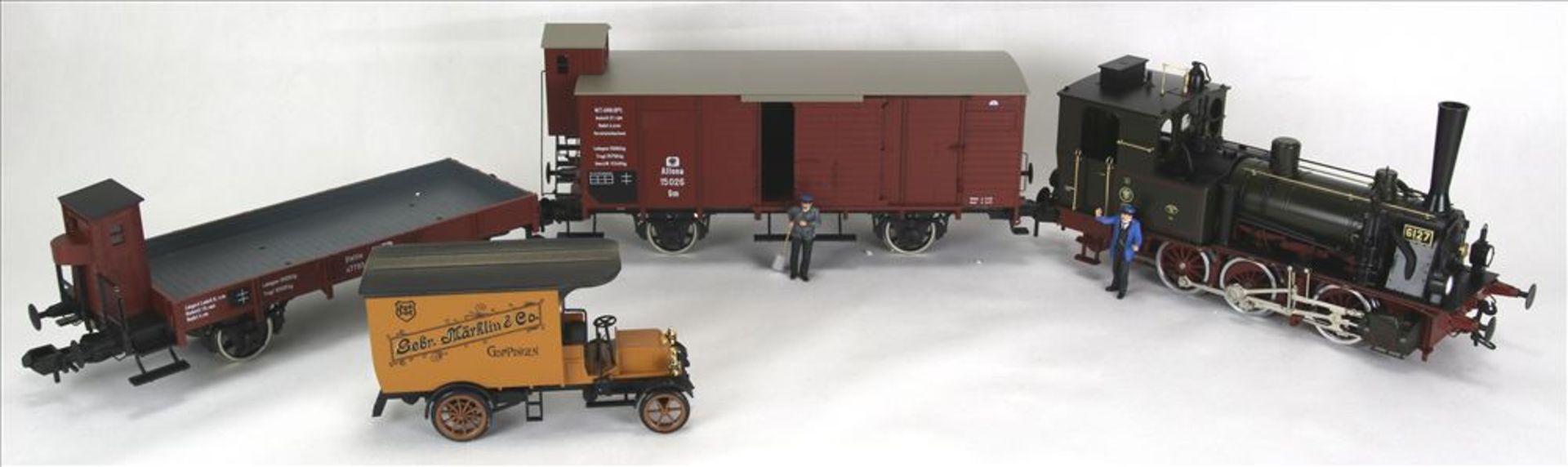 Zugpackung Märklin Spur 1. 5501 digital. T3 der KPEV mit zwei Güterwagen und Oldtimer, Sehr guter - Bild 2 aus 3