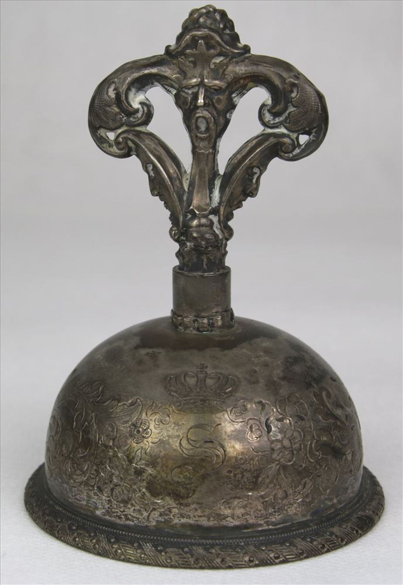 Konvolut Glocken 19./20. Jahrhundert. Zwei Tischglocken aus diversen Materialien gefertigt. Größte - Bild 2 aus 4