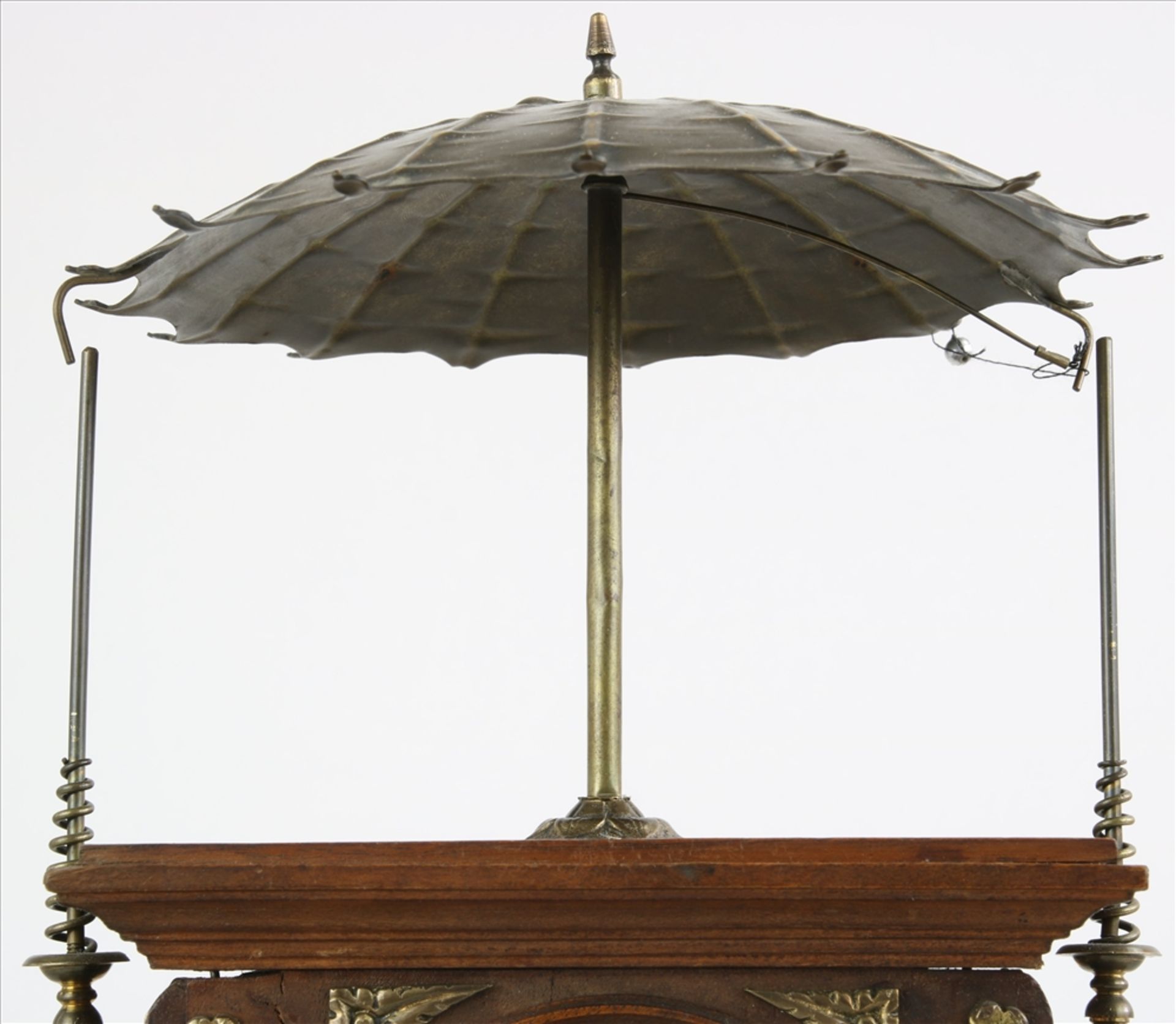 Tischuhr mit fliegendem Pendel Wohl deutsch für den amerikanischen Markt um 1900. Holzgehäuse mit - Bild 2 aus 4