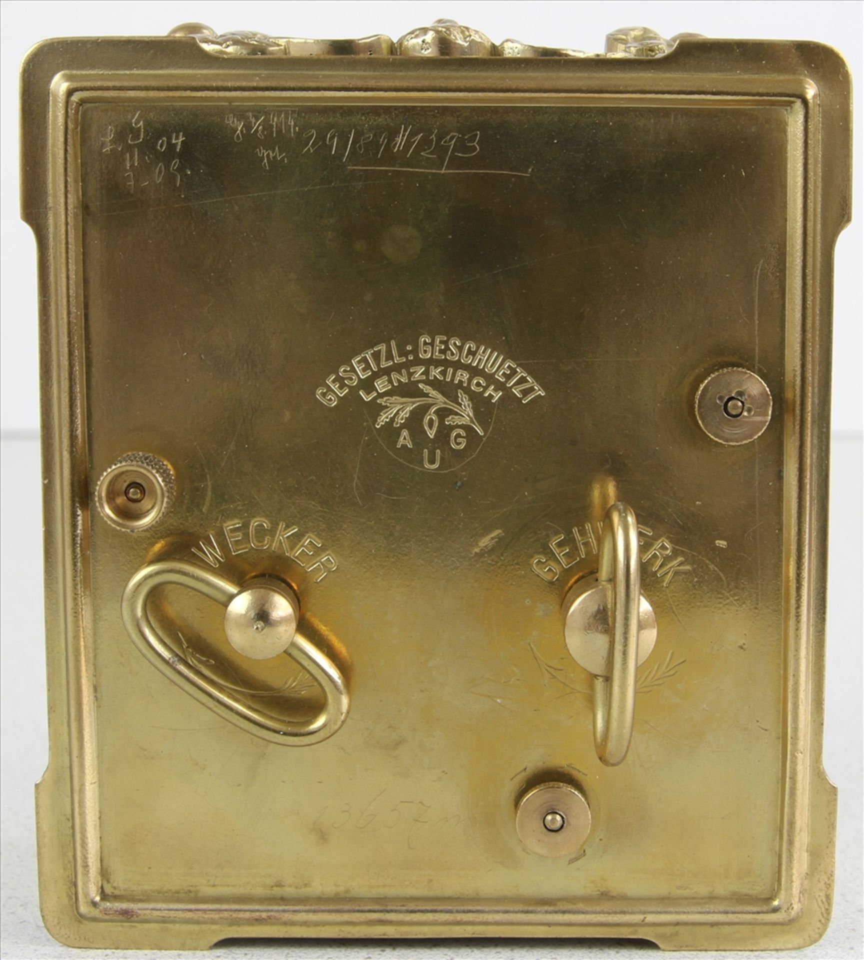 Lenzkircher Wecker um 1900. Metallgehäuse mit sehr schönen Applikationen. Emaillezifferblatt mit - Bild 2 aus 3
