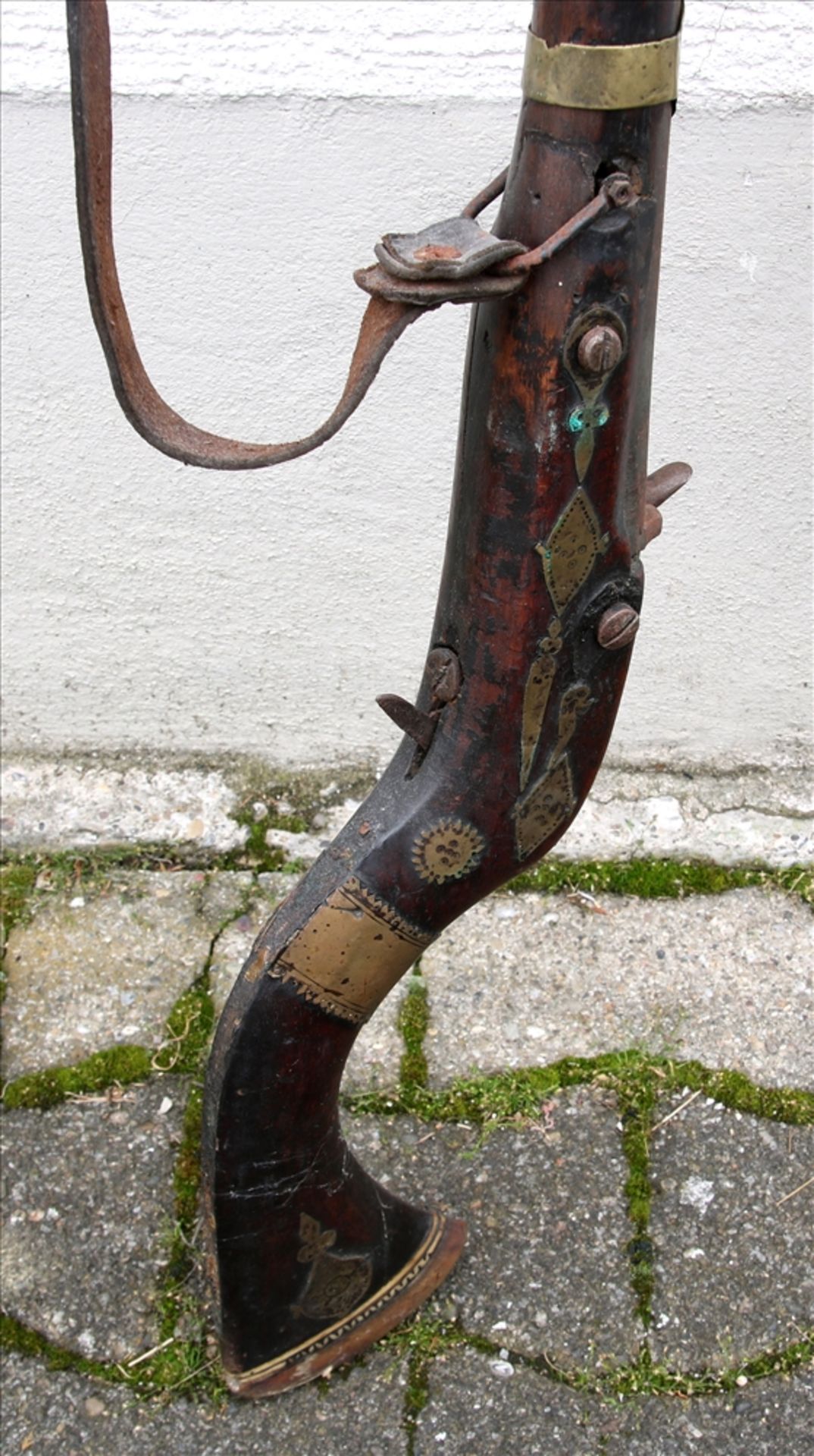 Steinschlossgewehr Aghanistan um 1900. Länge ca. 149 cm. Nicht geprüft, teils defekt.