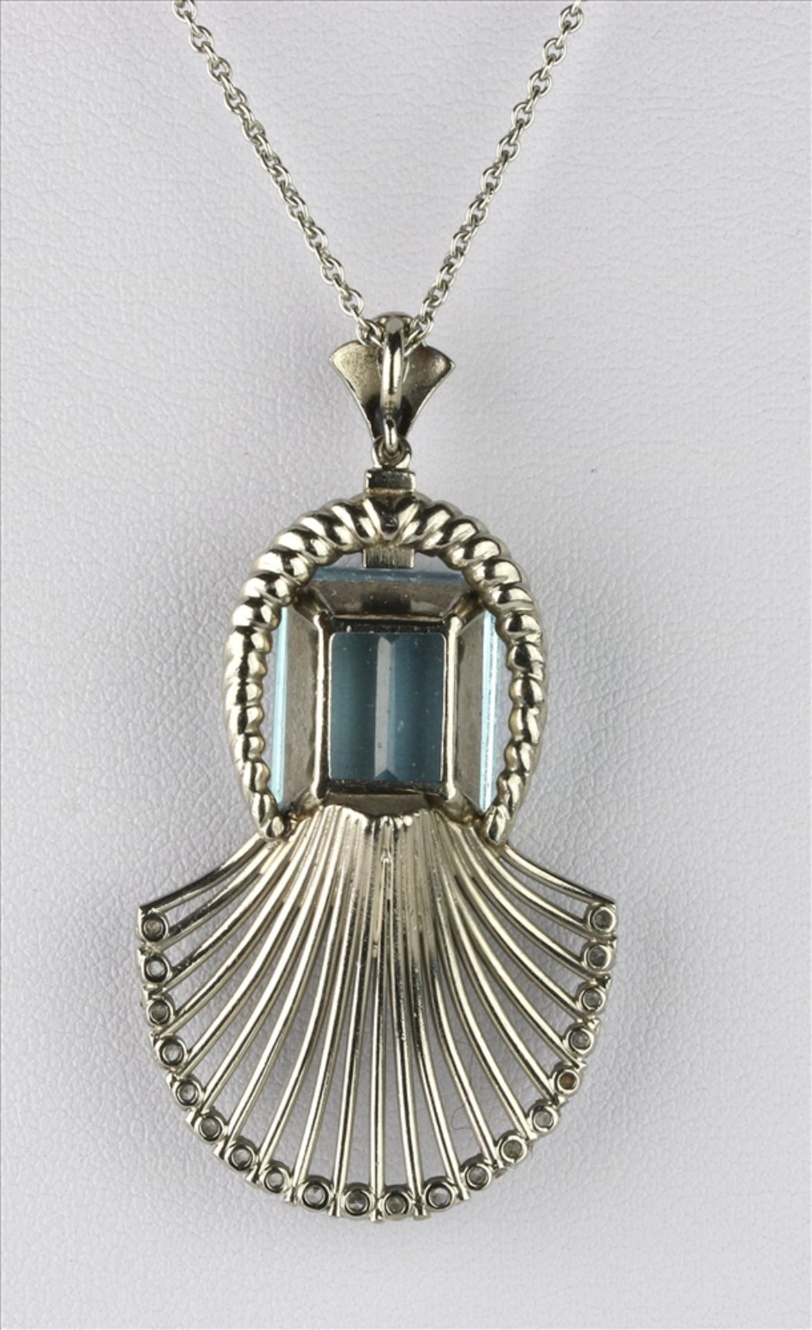 Art Deco Collier Deutsch um 1930. Anhänger WG 750, nicht punziert, geprüft. Besetzt mit insgesamt 23 - Bild 2 aus 2