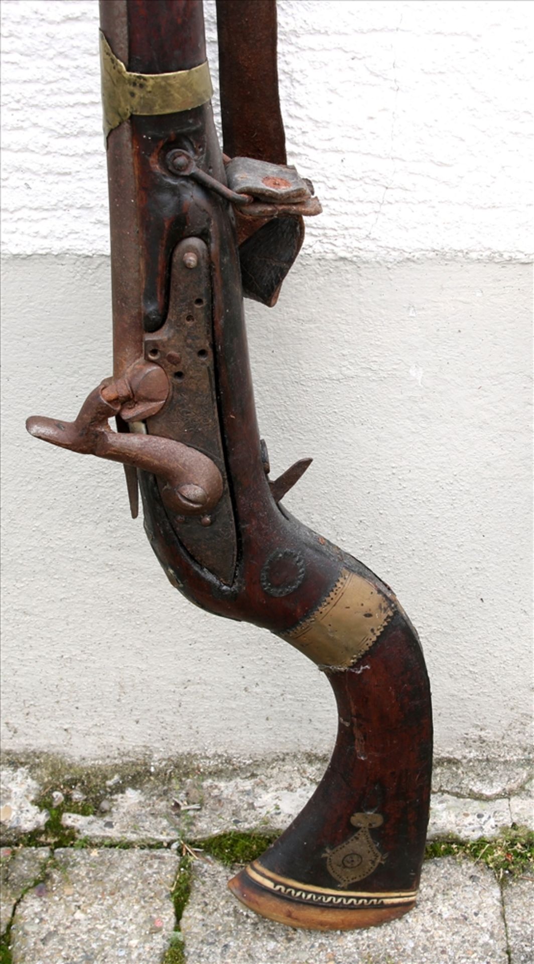 Steinschlossgewehr Aghanistan um 1900. Länge ca. 149 cm. Nicht geprüft, teils defekt. - Bild 3 aus 3