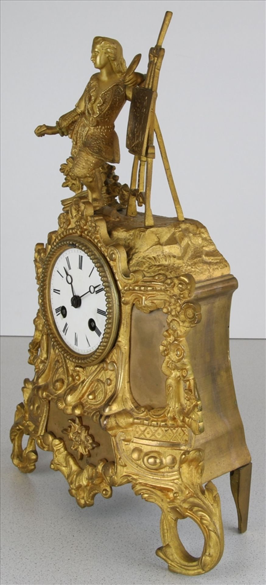 Kaminuhr Japy freres Paris um 1850. Durchbrochen gearbeitetes Metallgußgehäuse mit figürlicher - Bild 4 aus 7