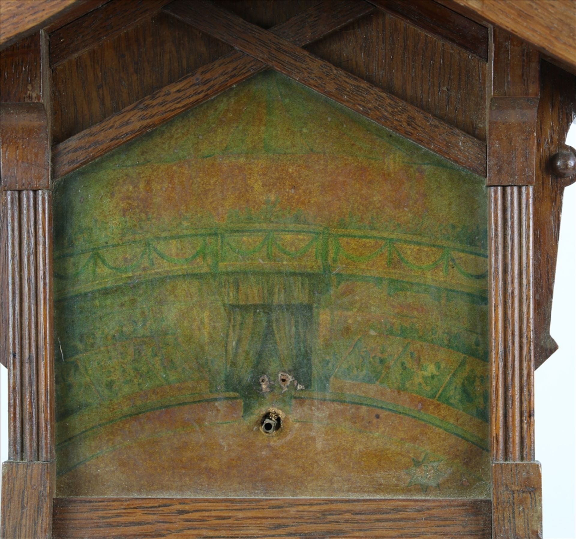 Tischuhr Junghans um 1900 unvollständig. Architektonisch gegliedertes Holzgehäuse mit Schnitzereien. - Image 3 of 7