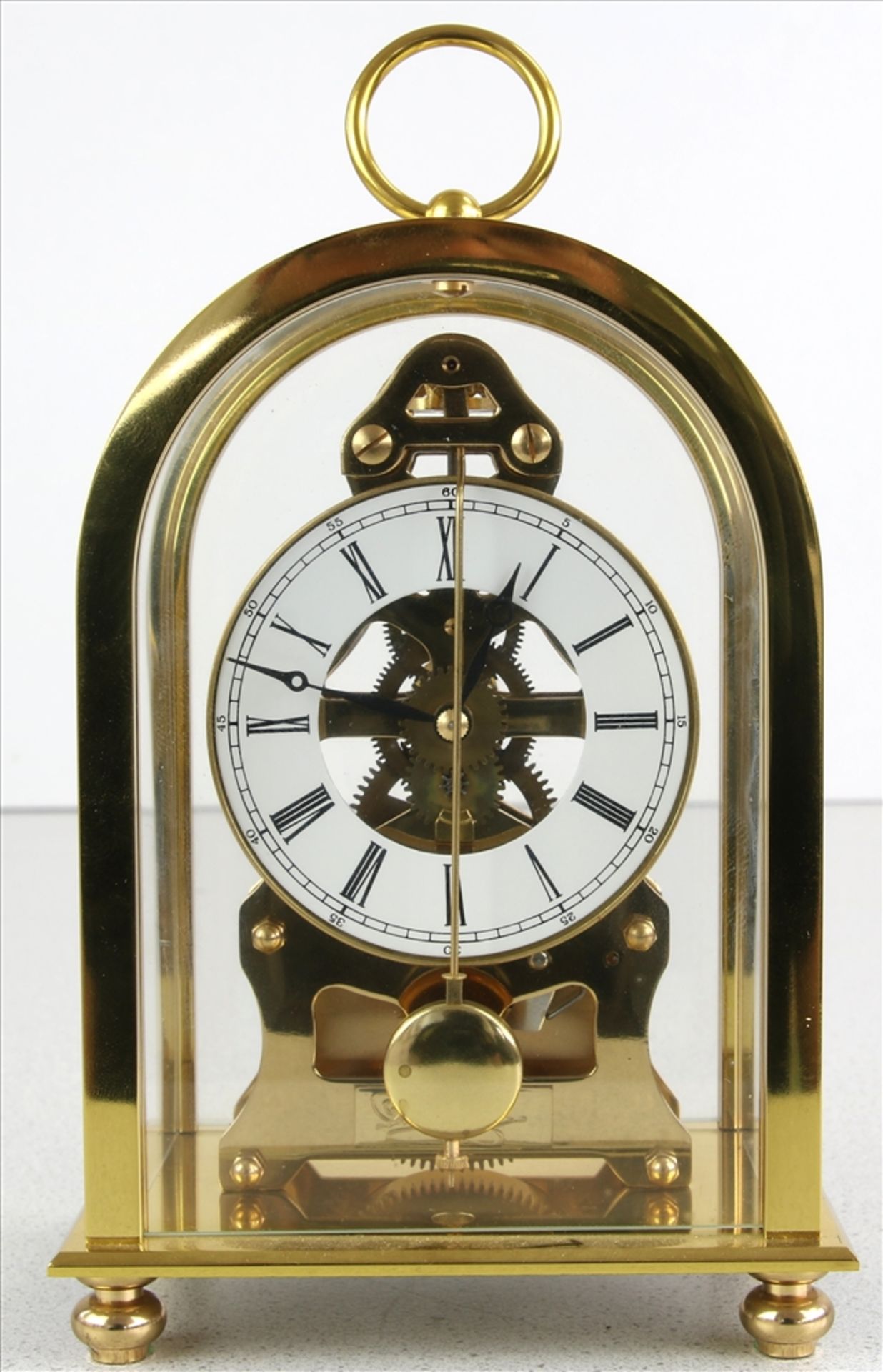 Tischuhr Du Chateau 20. Jh. Skelettuhr mit Pendulenwerk hinter Plexiglas. Größe ca. 9,5 x 7 cm, Höhe