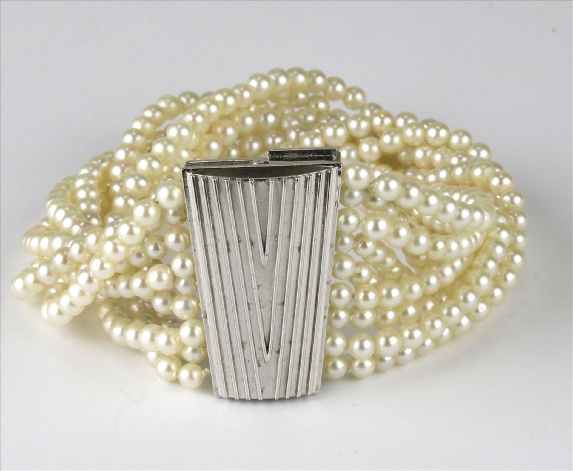Perlarmband Deutsch 20. Jh. WG 585 und neunreihig gedreht angeordnete Perlen, Durchmesser ca. 3,5